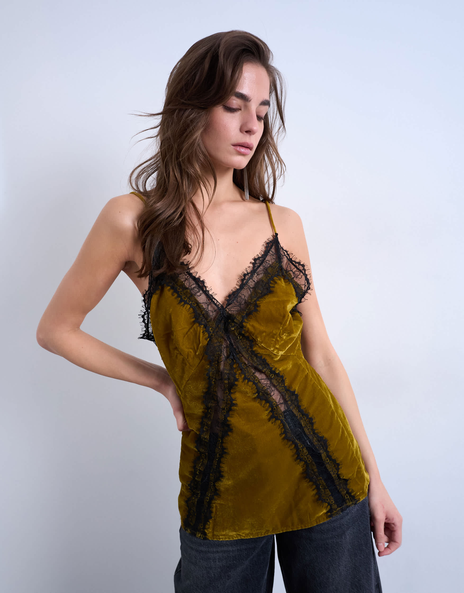 Topshop-Cami aus Samt mit kontrastierender Spitze in Olivgrün