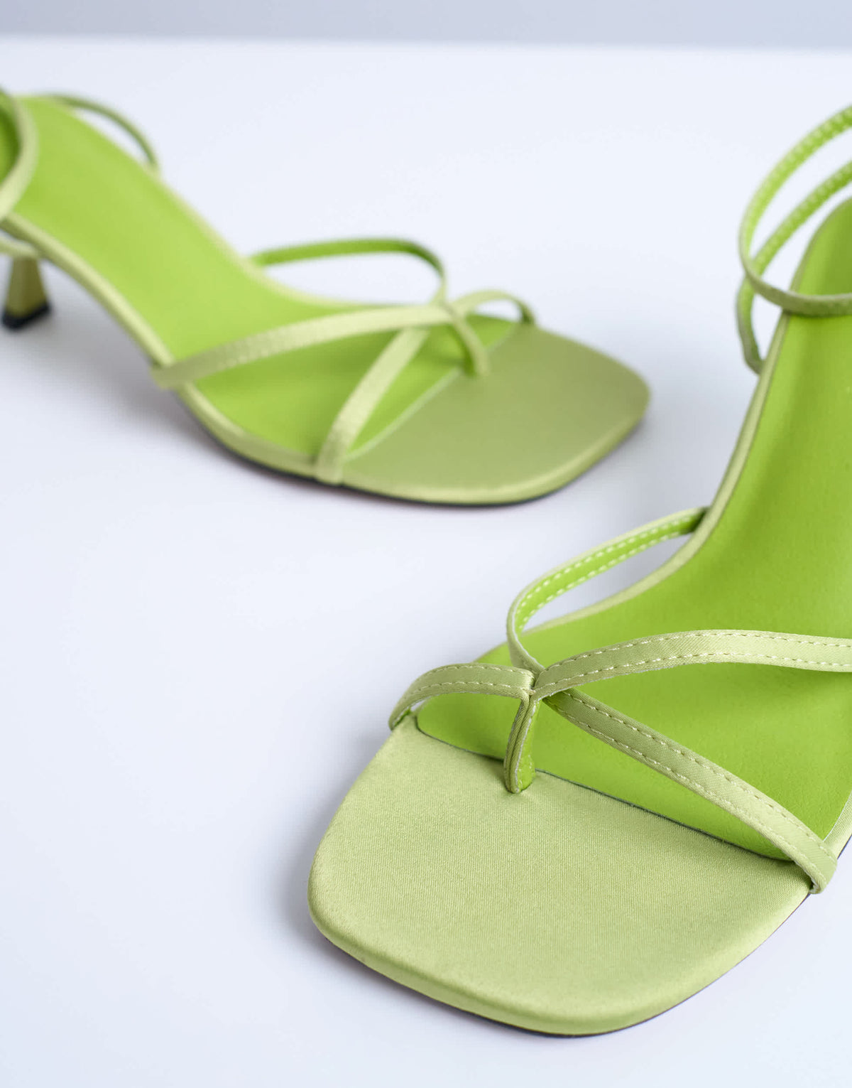 Topshop Ila toe loop mid heel sandal in green