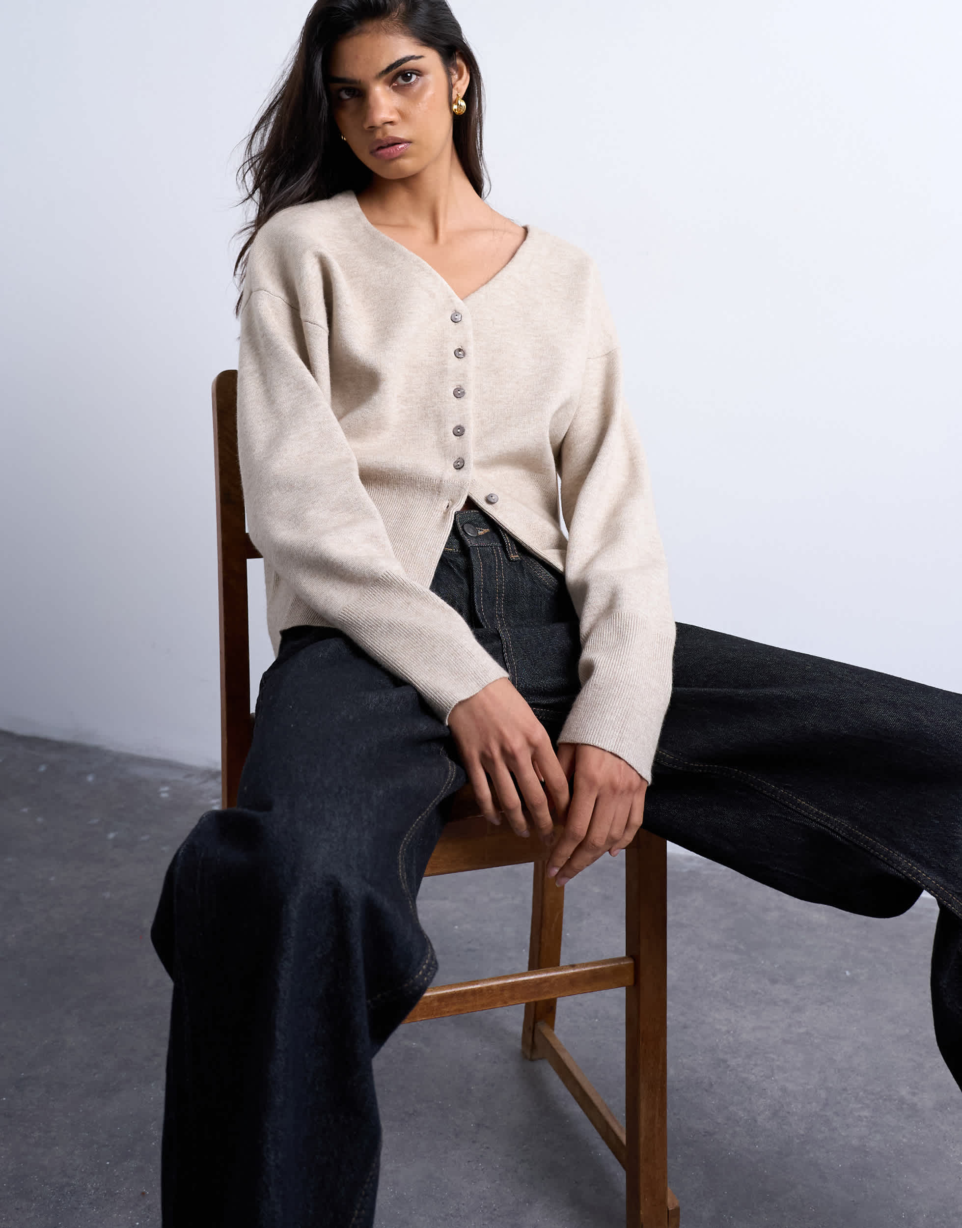 Topshop Strickjacke mit langem V-Ausschnitt und schmaler Taille in Hafer
