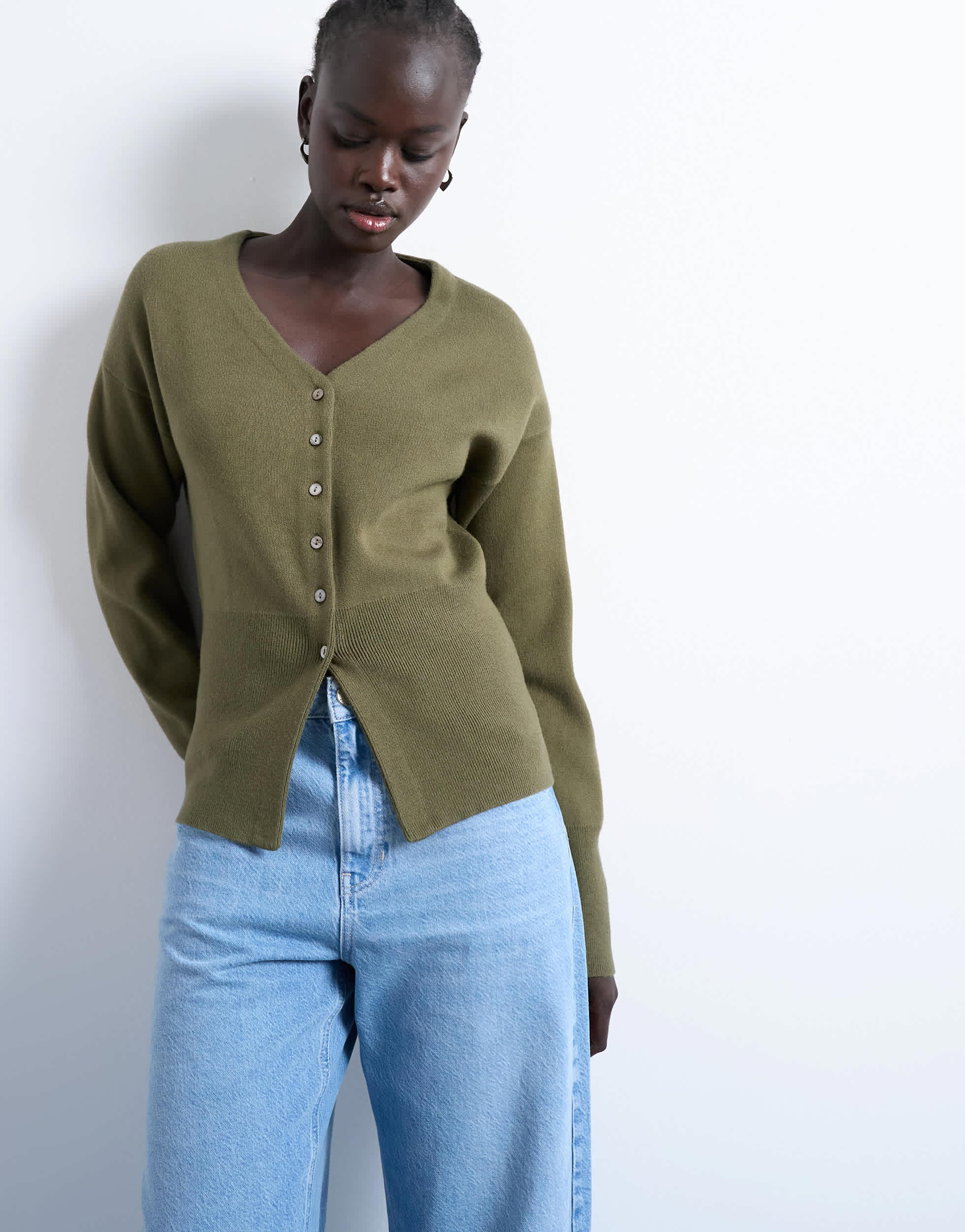 Topshop Strickjacke mit langem, schlichtem Schnitt und V-Ausschnitt sowie Taillengürtel in Grün