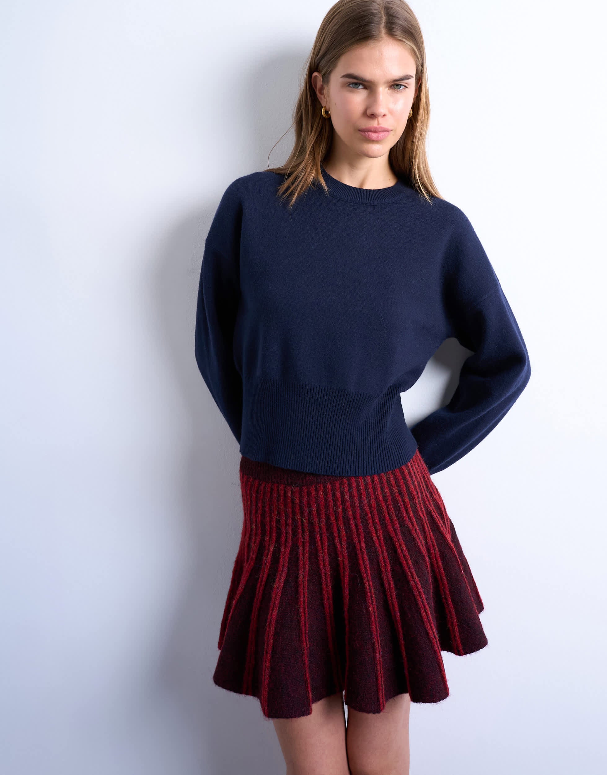 Pull Topshop en maille épurée à taille cintrée bleu marine