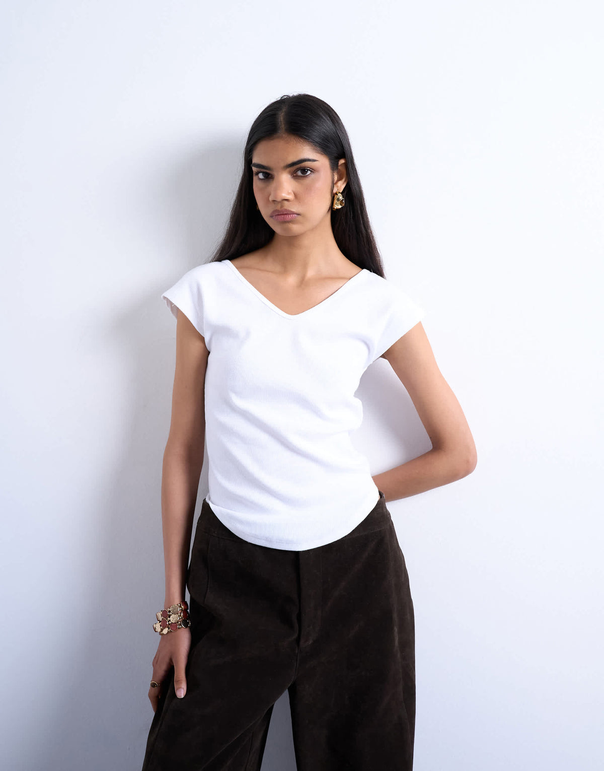 Topshop rib fitted v-neck curve hem tee in white