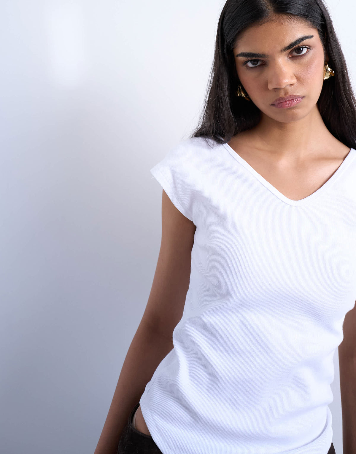 Topshop rib fitted v-neck curve hem tee in white
