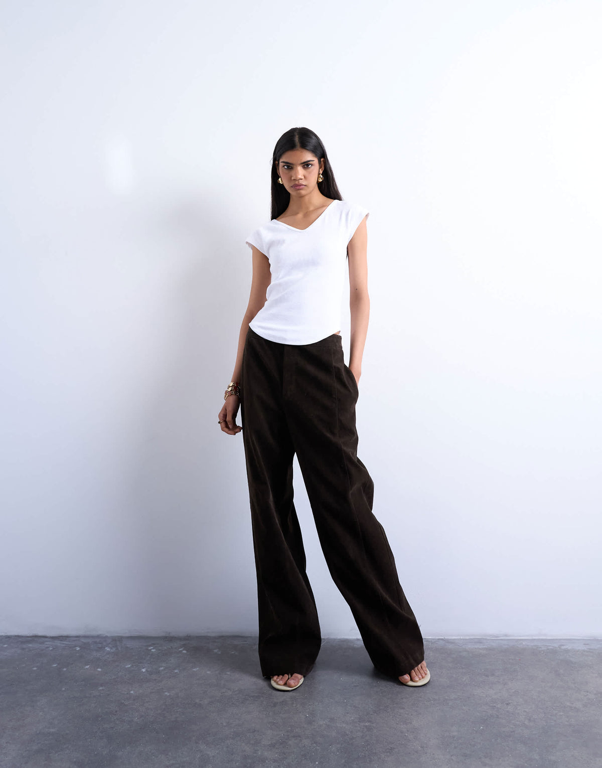 Topshop rib fitted v-neck curve hem tee in white