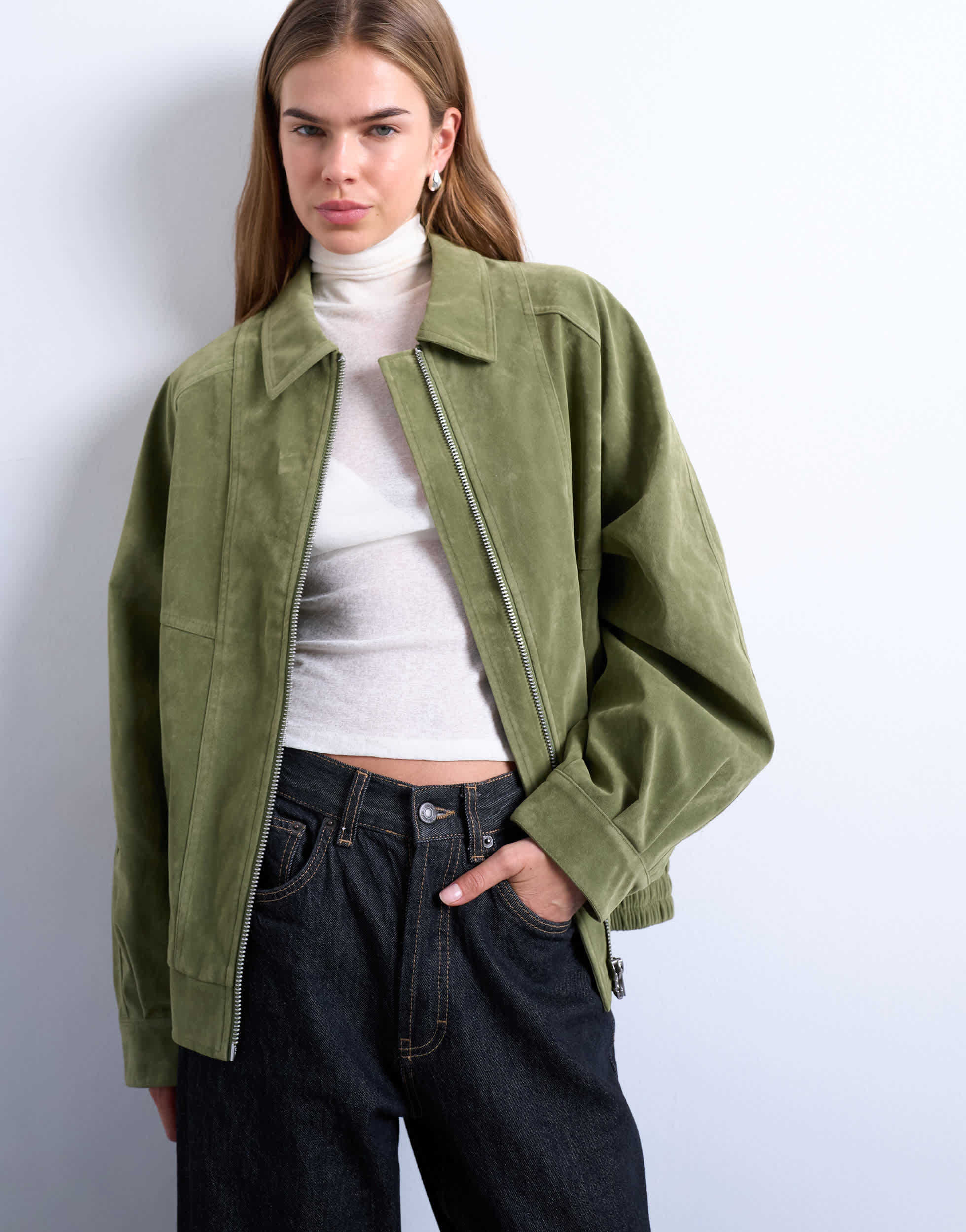 Veste Topshop en suédine verte avec fermeture éclair et coutures apparentes.