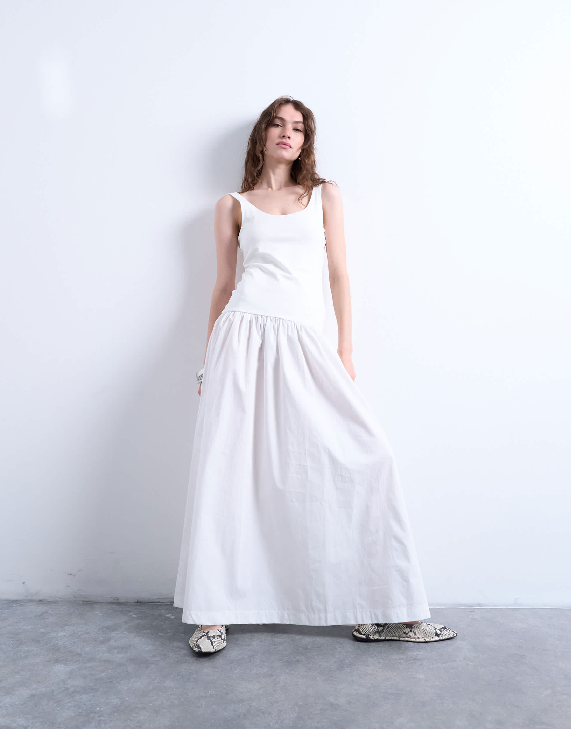 Robe longue Topshop en popeline mélangée à col rond blanche