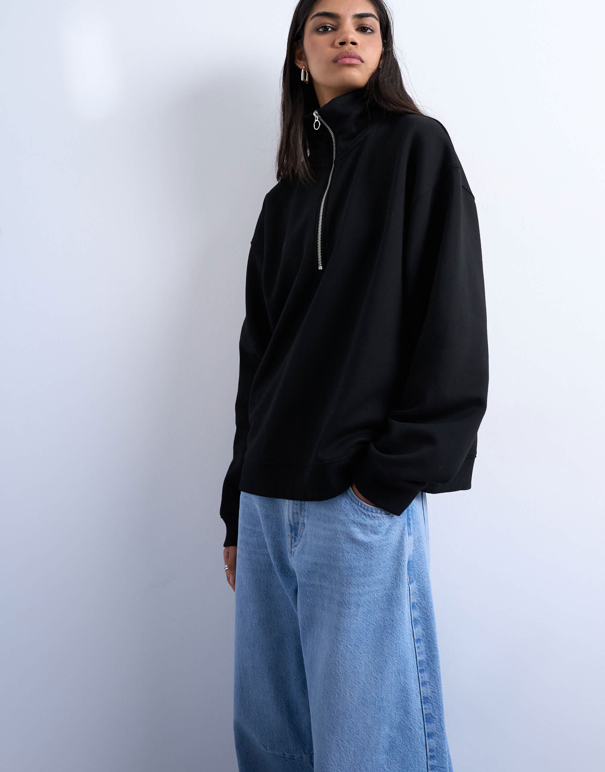 Topshop Sweatshirt mit Viertelreißverschluss in Schwarz