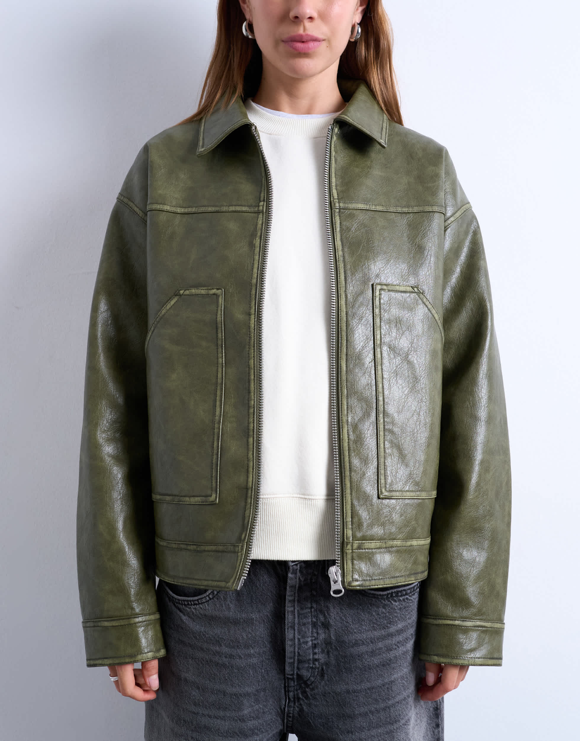 Veste Topshop en similicuir vert délavé, zippée et à poches plaquées.