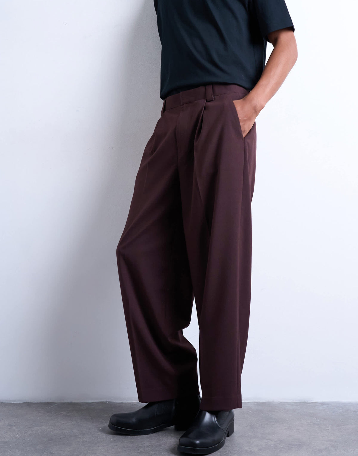 Topman relaxed tapered trousers in burgundy