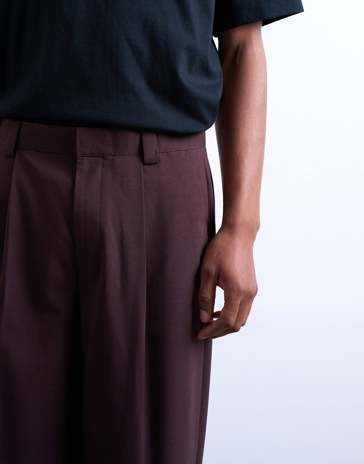 Topman relaxed tapered trousers in burgundy