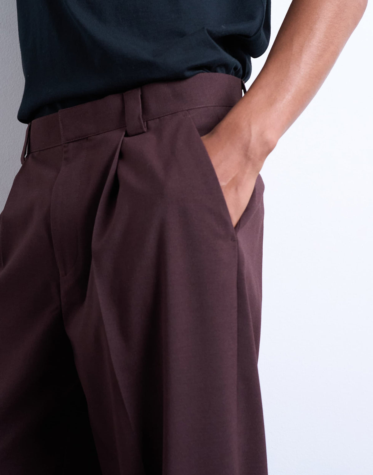 Topman relaxed tapered trousers in burgundy
