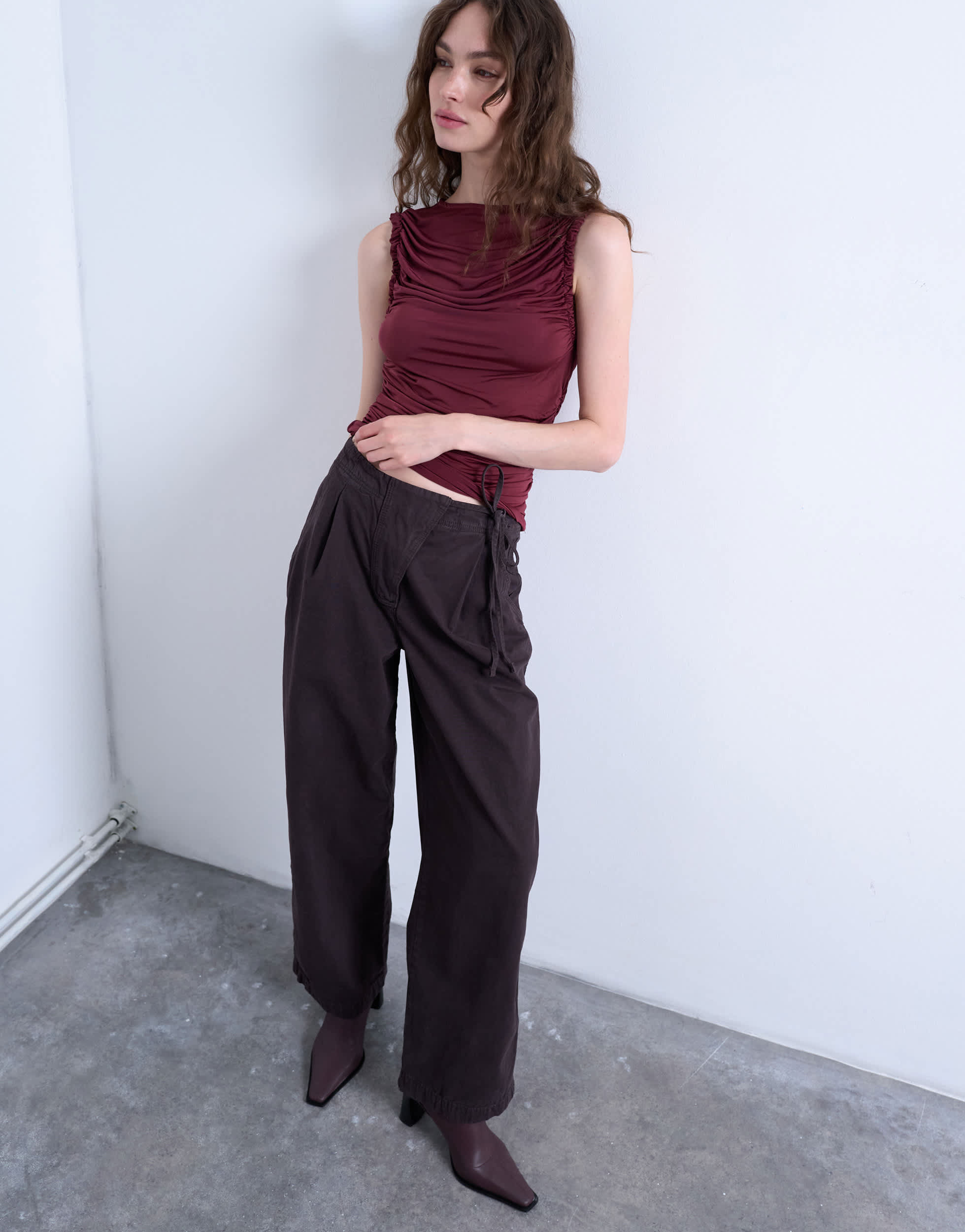 Topshop casual barrel flag trouser in chocolate