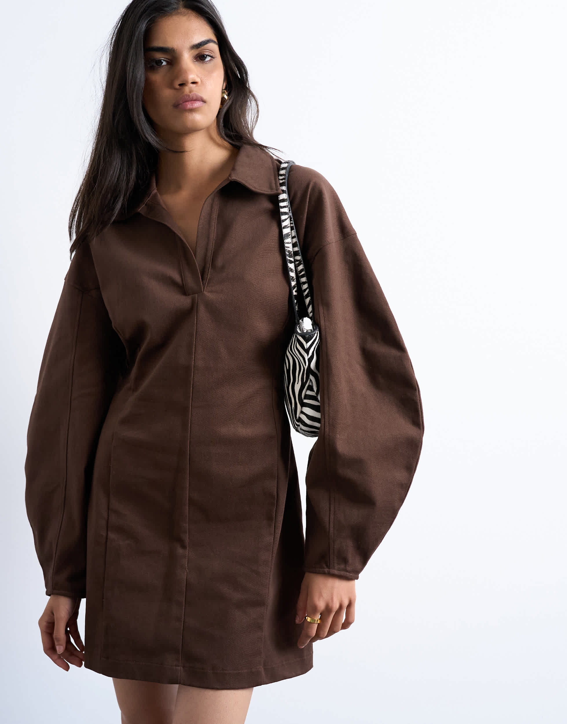 Topshop Minikleid mit strukturierter Rugby-Kragenform in Schokoladenbraun