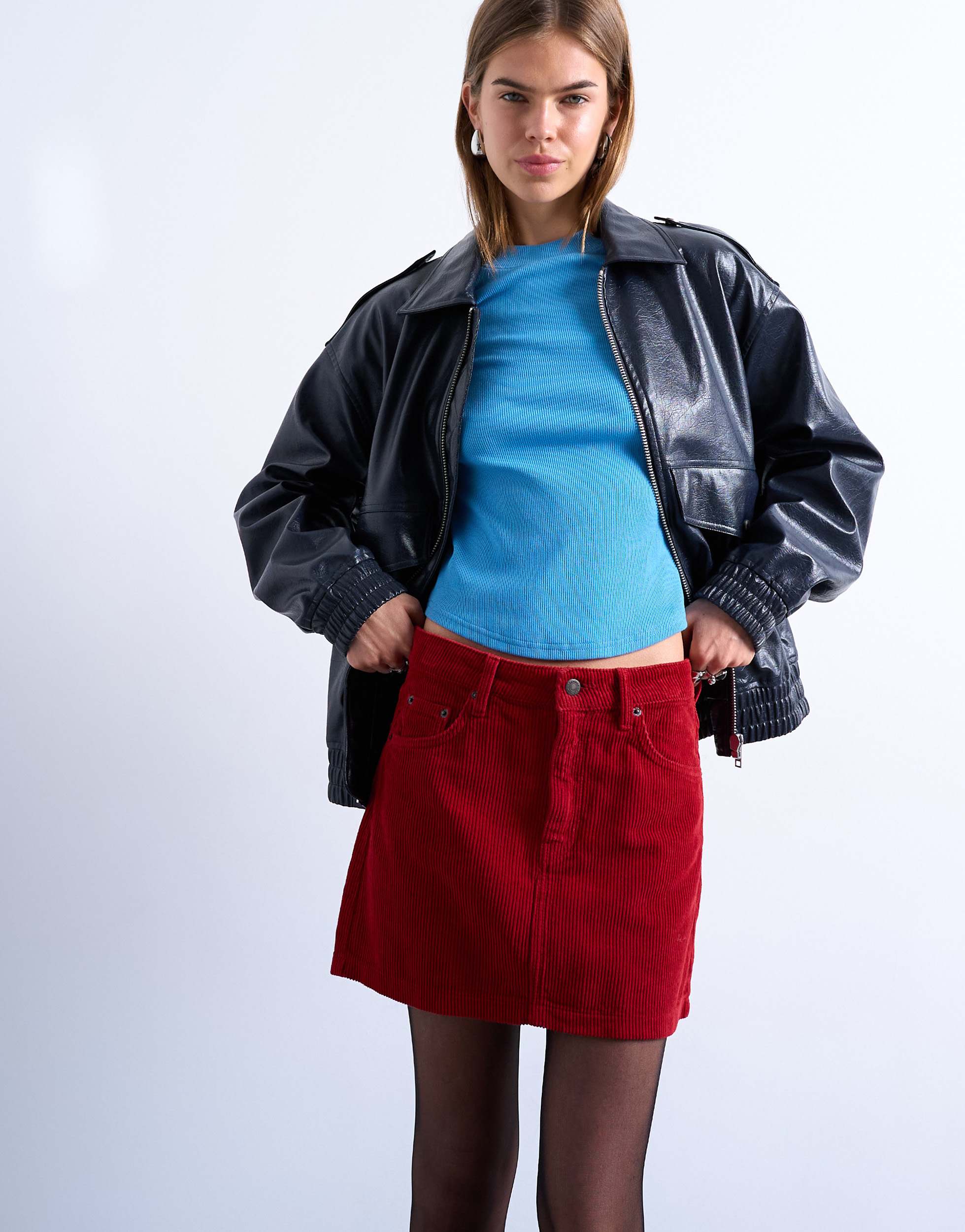 Topshop Cord-Minirock mit Volant in Rot