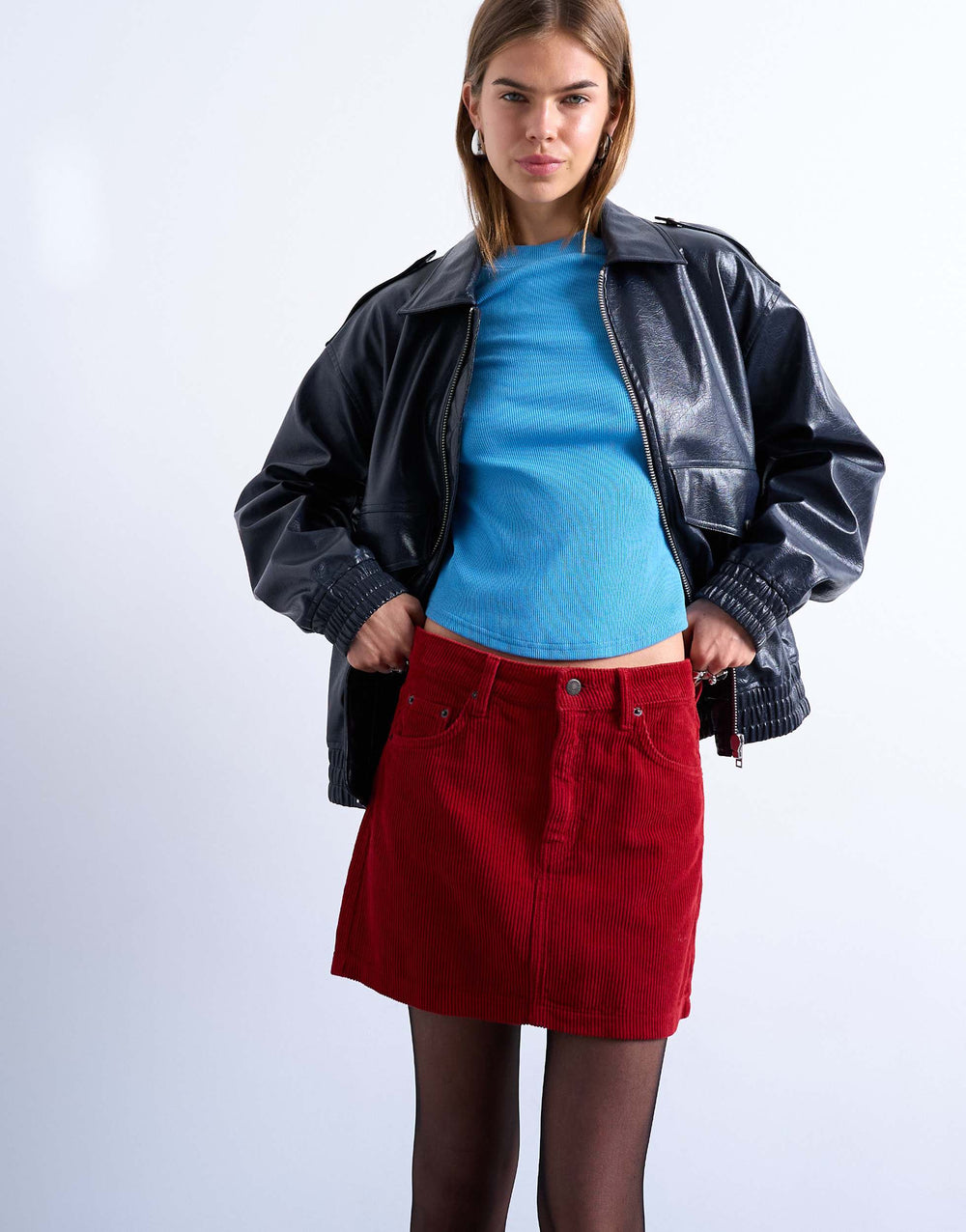 Topshop Minirock aus Cord mit Volant in Rot