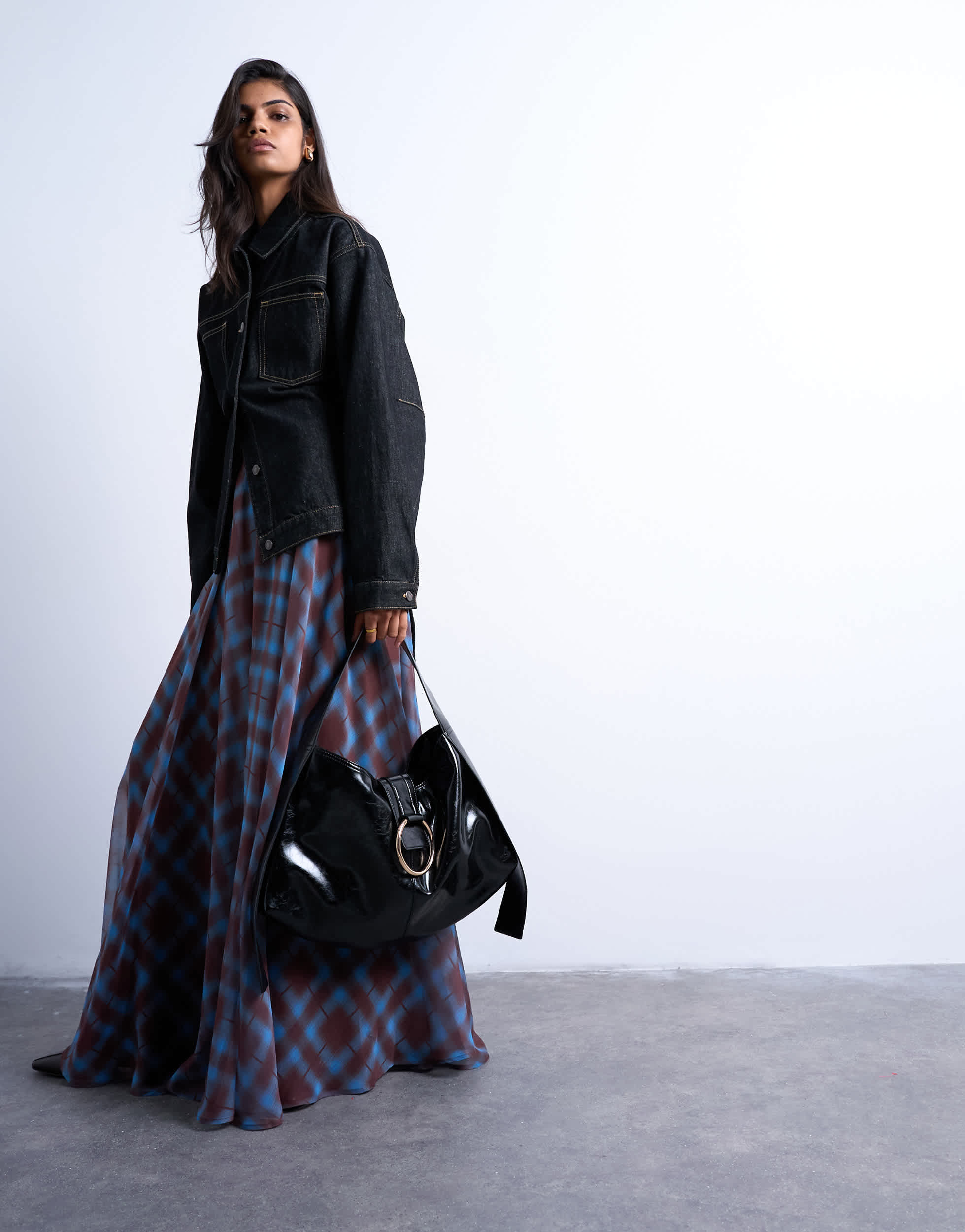 Topshop Saturn hardware shoulder bag in black