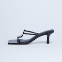 Topshop Alice Pantolette mit eckiger Zehenpartie und Absatz in Schwarz