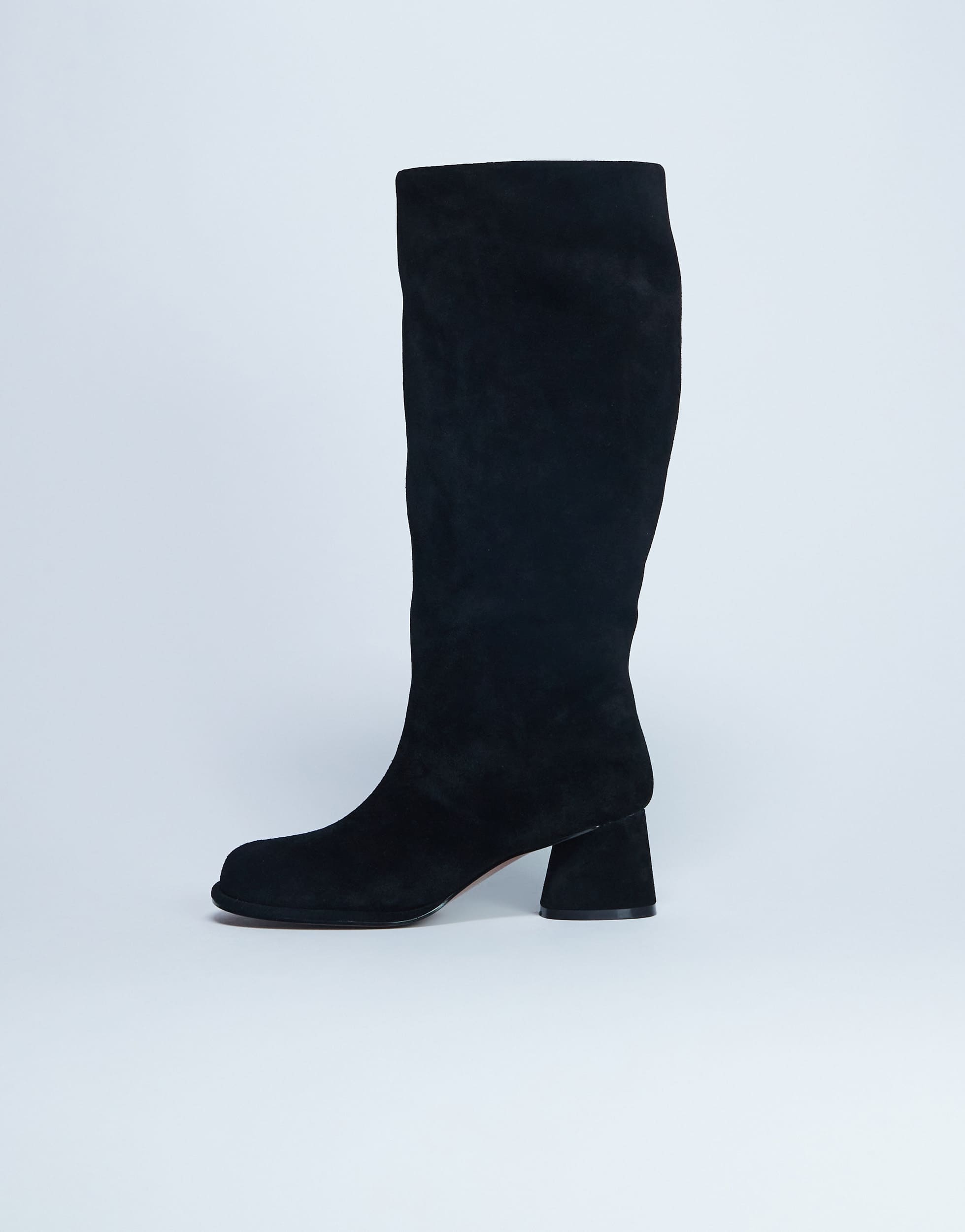 Bottes Topshop Thea en daim véritable noir, montantes jusqu'au genou et à talon bloc.