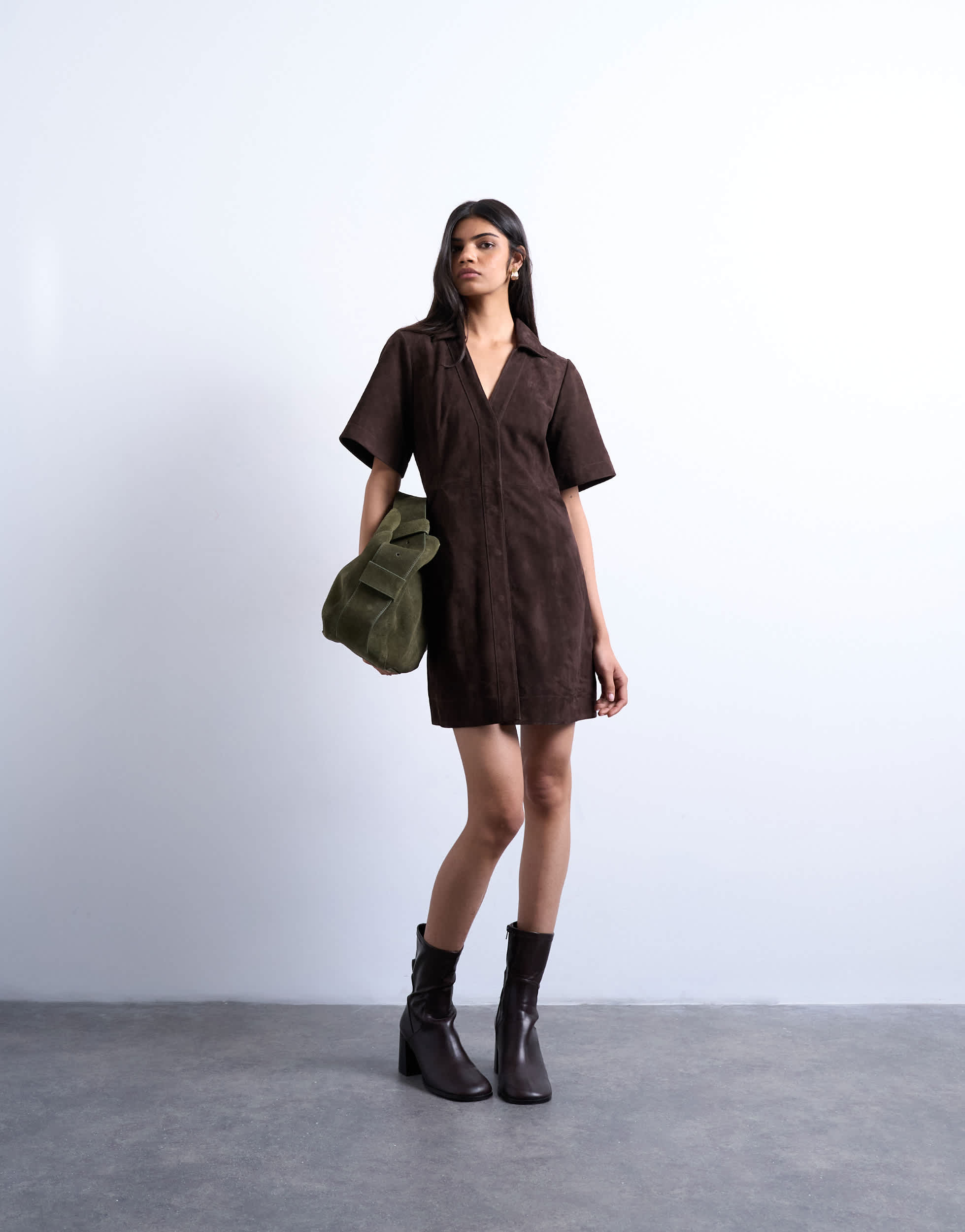 Topshop Mini-Hemdkleid aus echtem Wildleder mit offenem Kragen in Braun