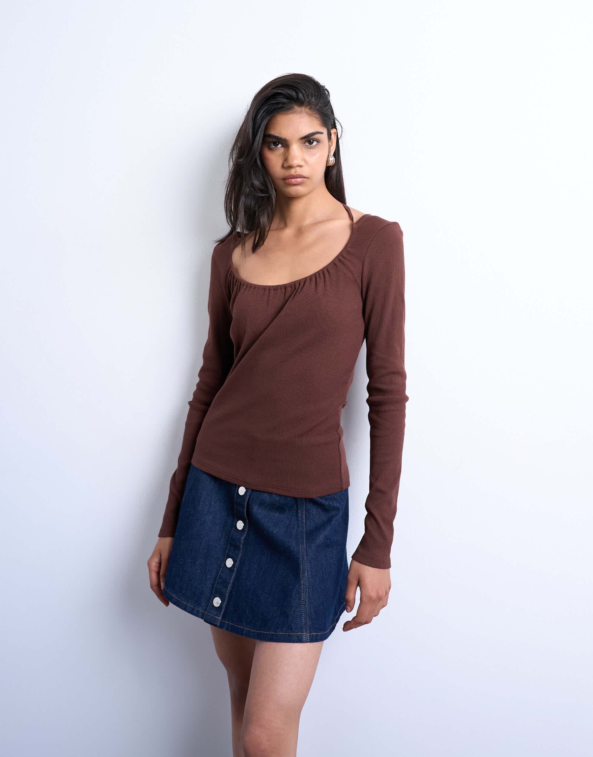 Top Topshop côtelé à manches longues et col rond noué, couleur marron chocolat