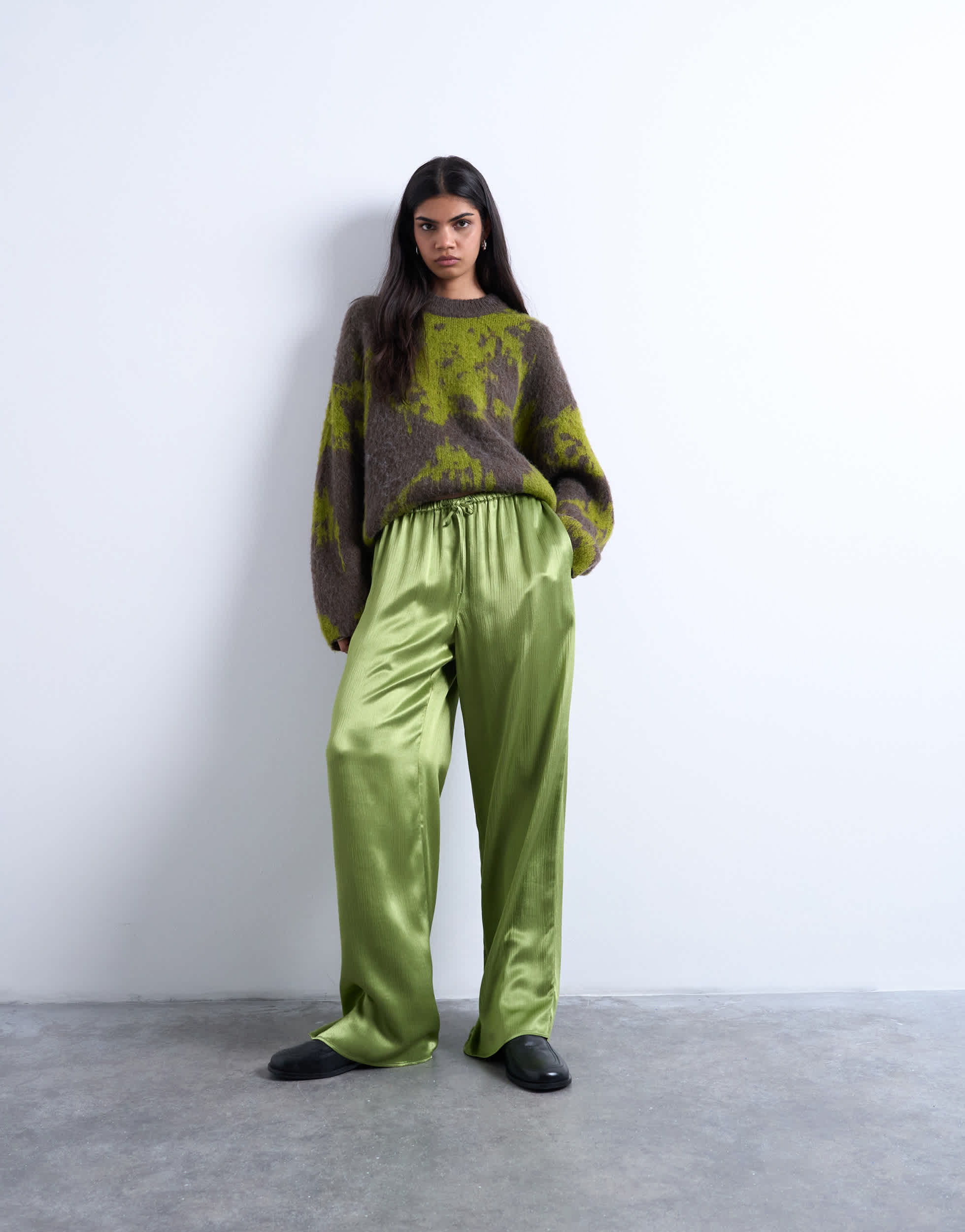 Pantalon large en satin froissé vert vif de Topshop