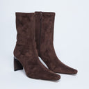 Topshop Pearl Stiefelette mit spitzer Zehenpartie aus Wildlederimitat in Schokoladenbraun