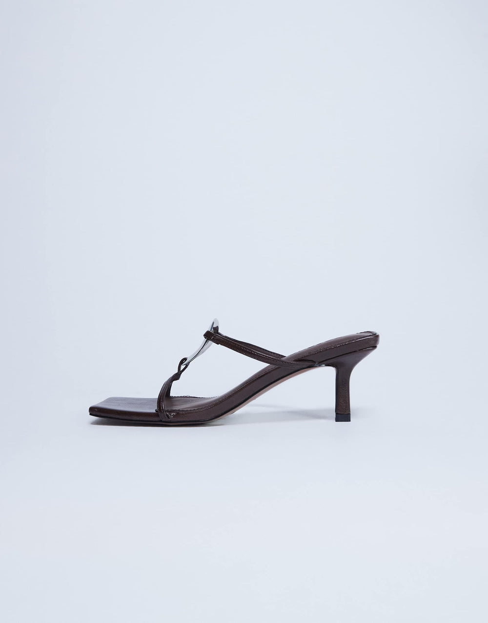 Topshop Alice Hardware Pantolette mit eckiger Spitze und Absatz in Schokoladenbraun
