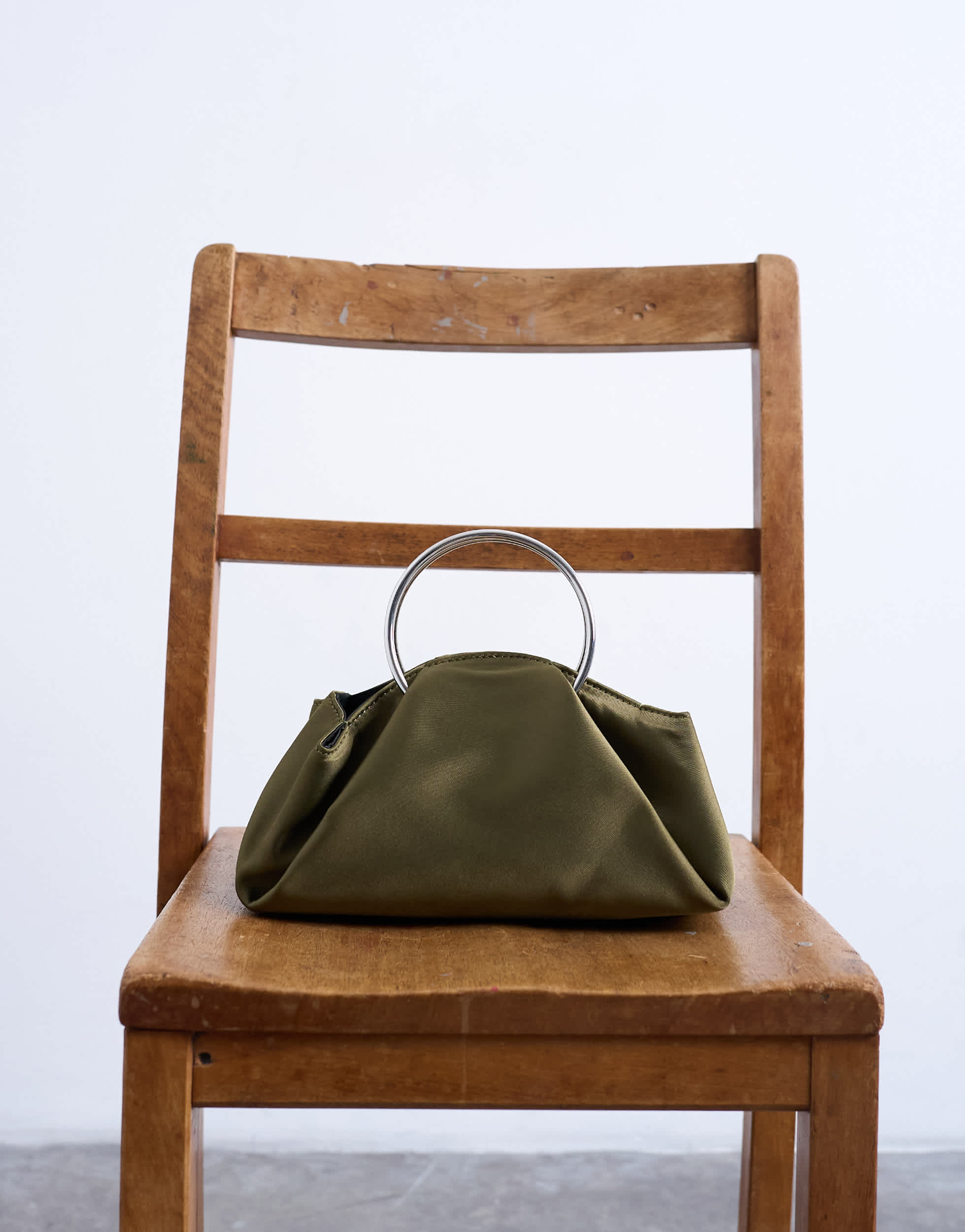 Topshop Ginny Henkeltasche mit Metallgriff in Khaki