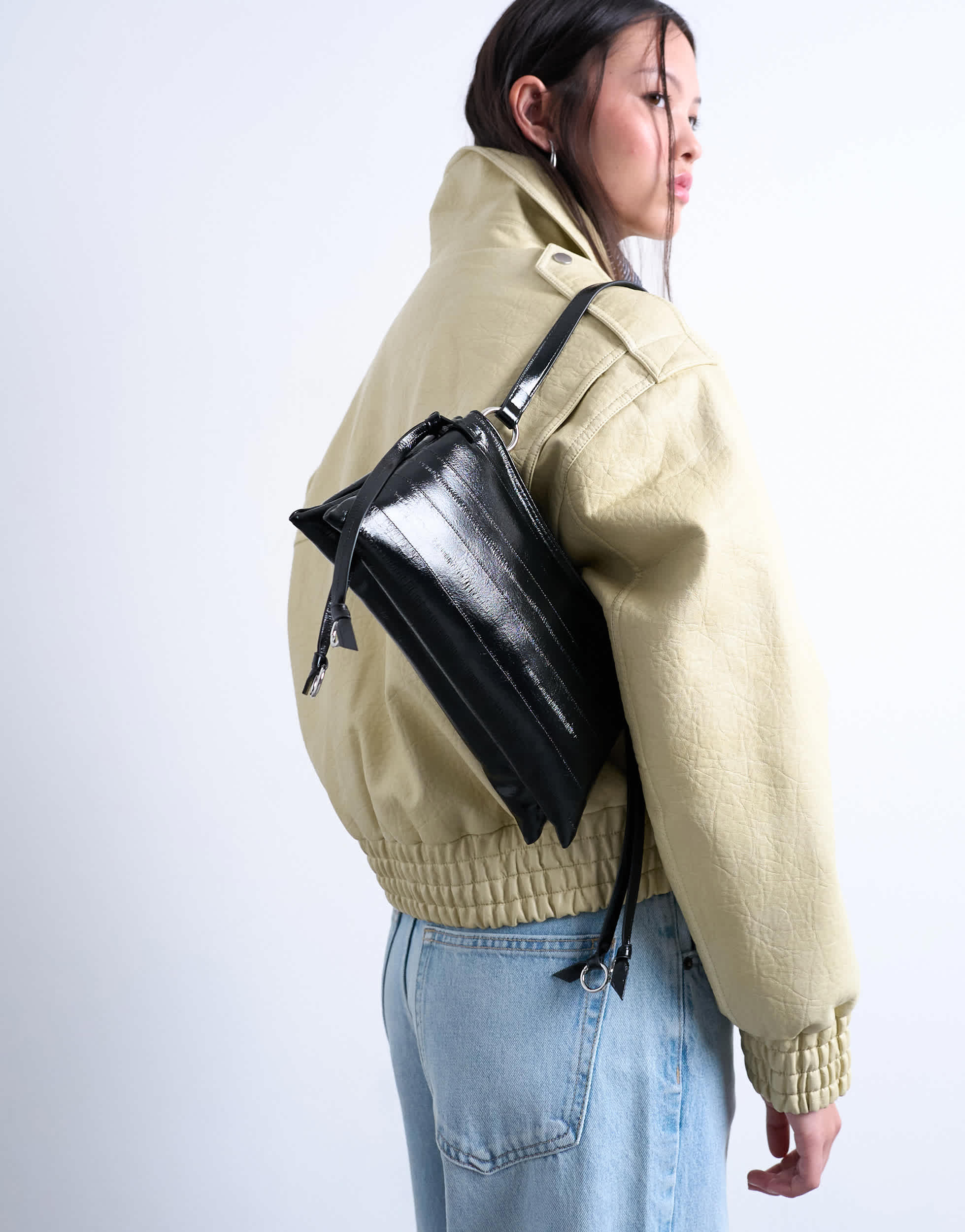 Topshop Saxon Schultertasche mit Strukturmuster in Schwarz