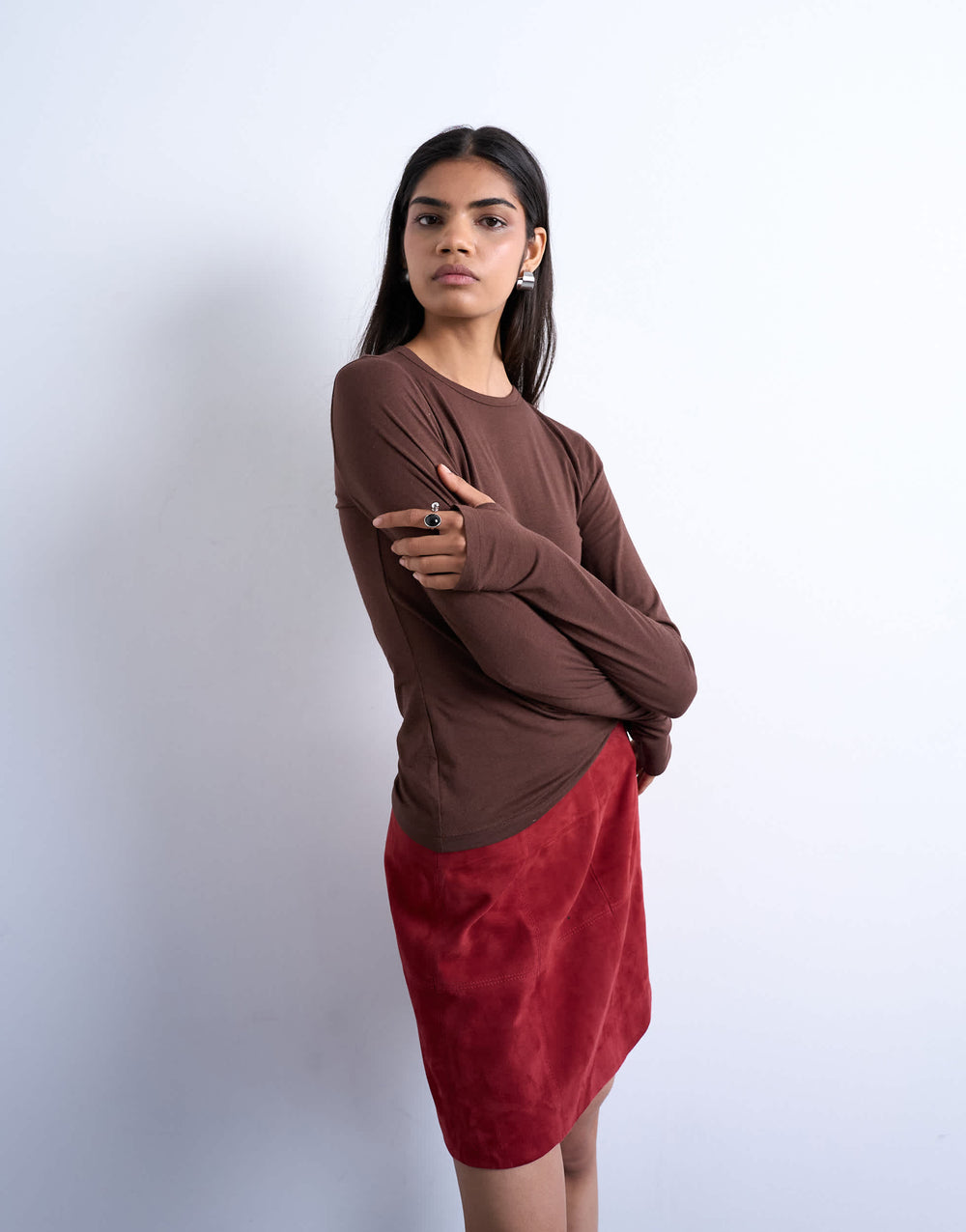 Topshop Langarm-Top mit Rundhalsausschnitt aus superfeinem Stoff in Schokoladenbraun
