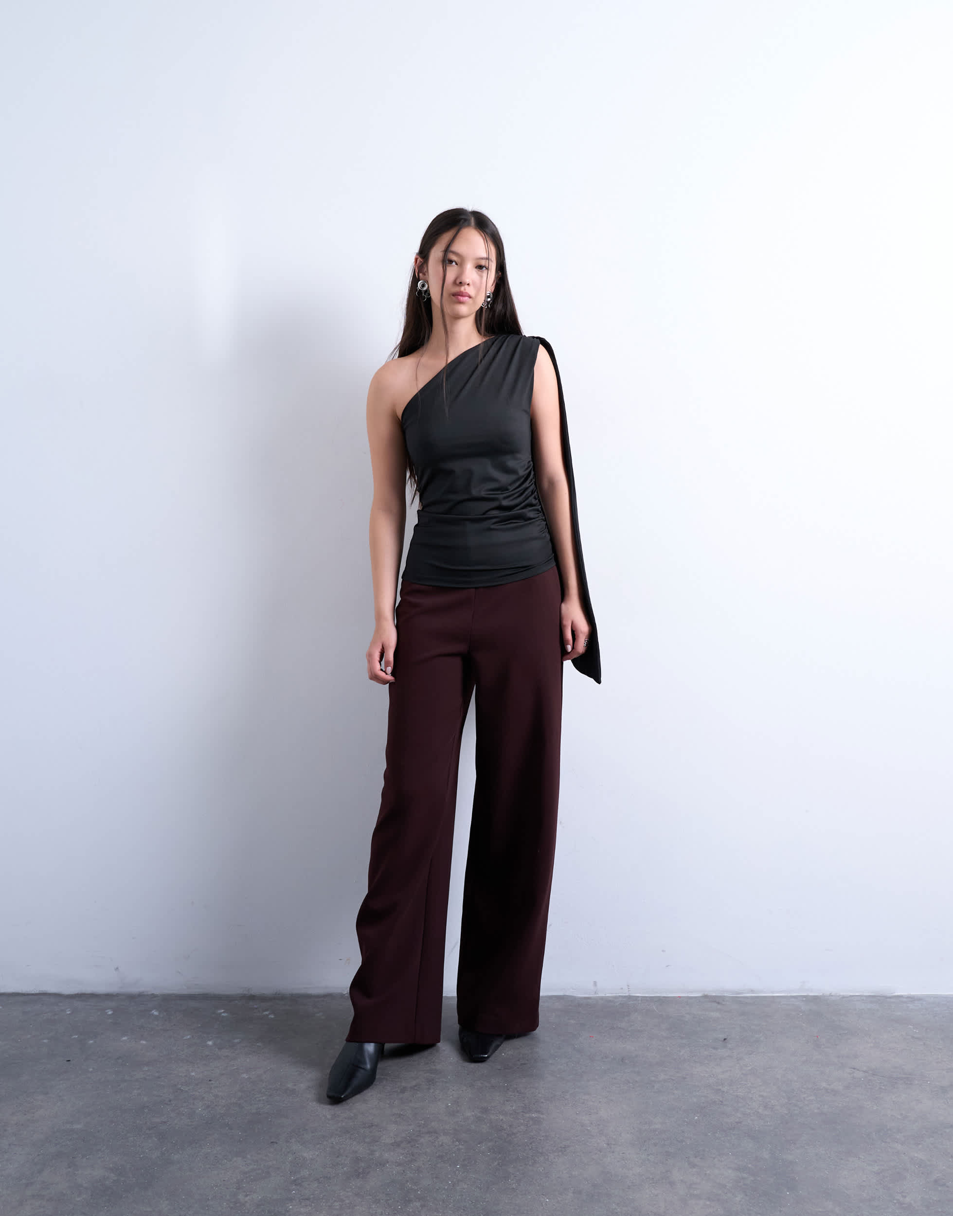Topshop clean pull on tailored trouser in burgundy