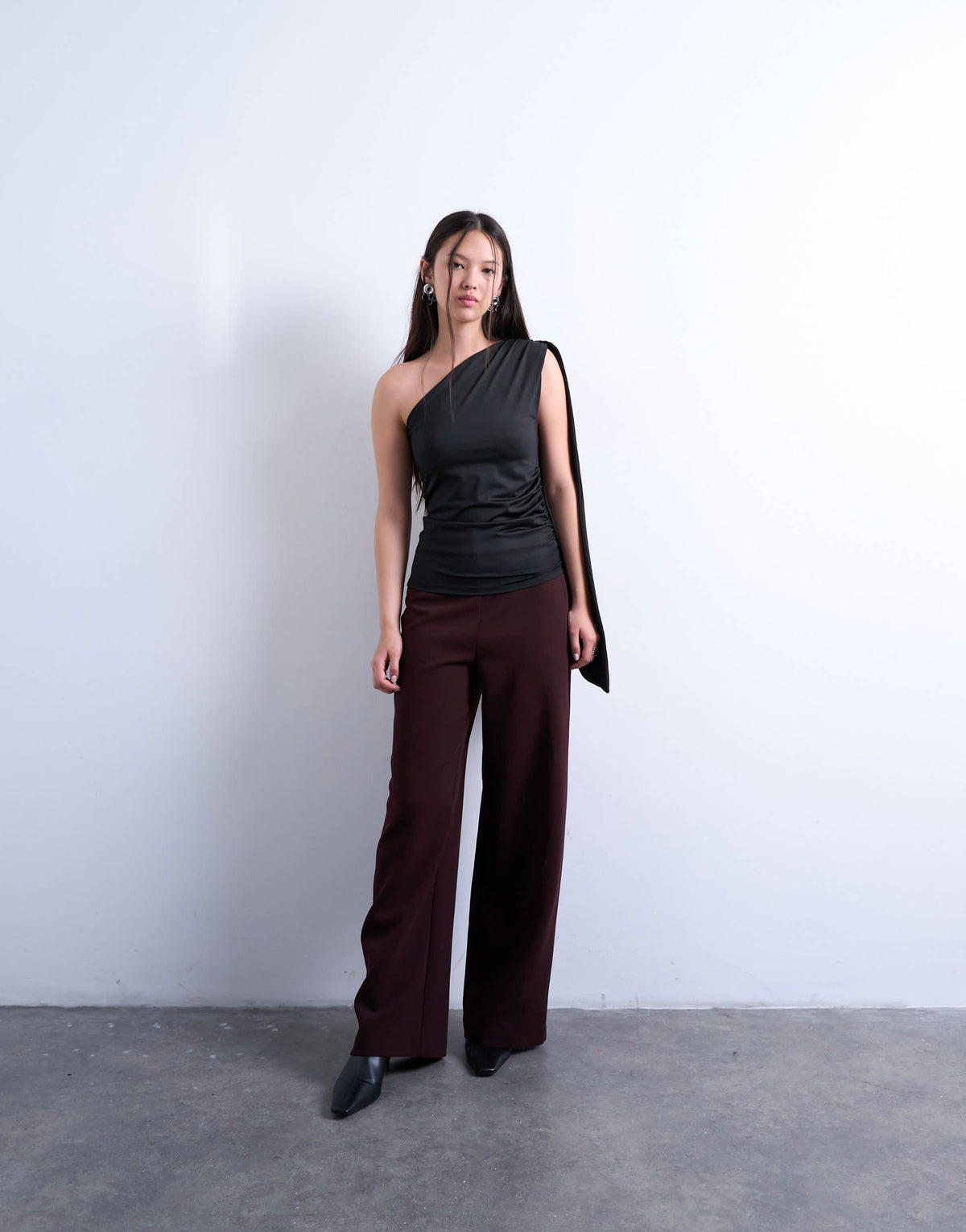 Topshop clean pull on tailored trouser in burgundy