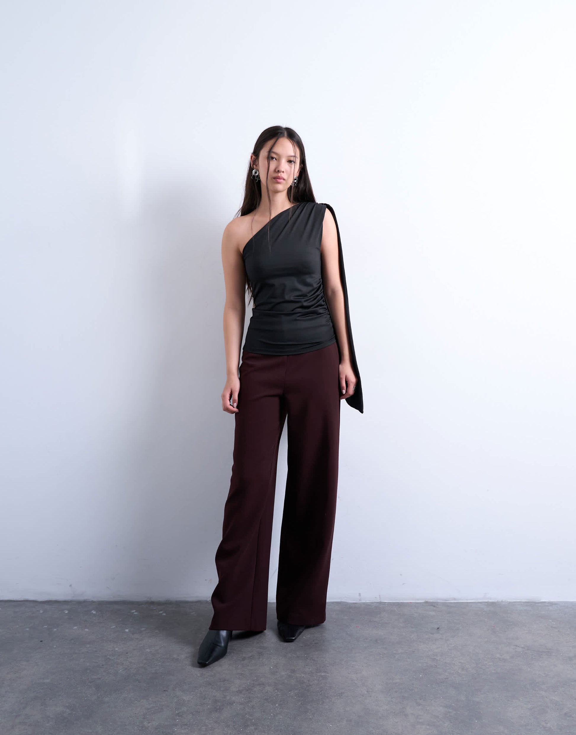 Topshop clean pull on tailored trouser in burgundy