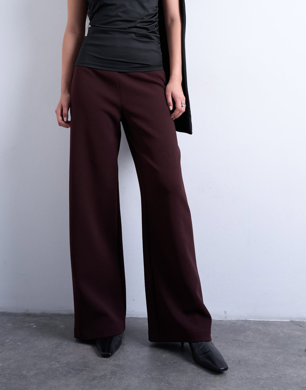 Topshop clean pull on tailored trouser in burgundy