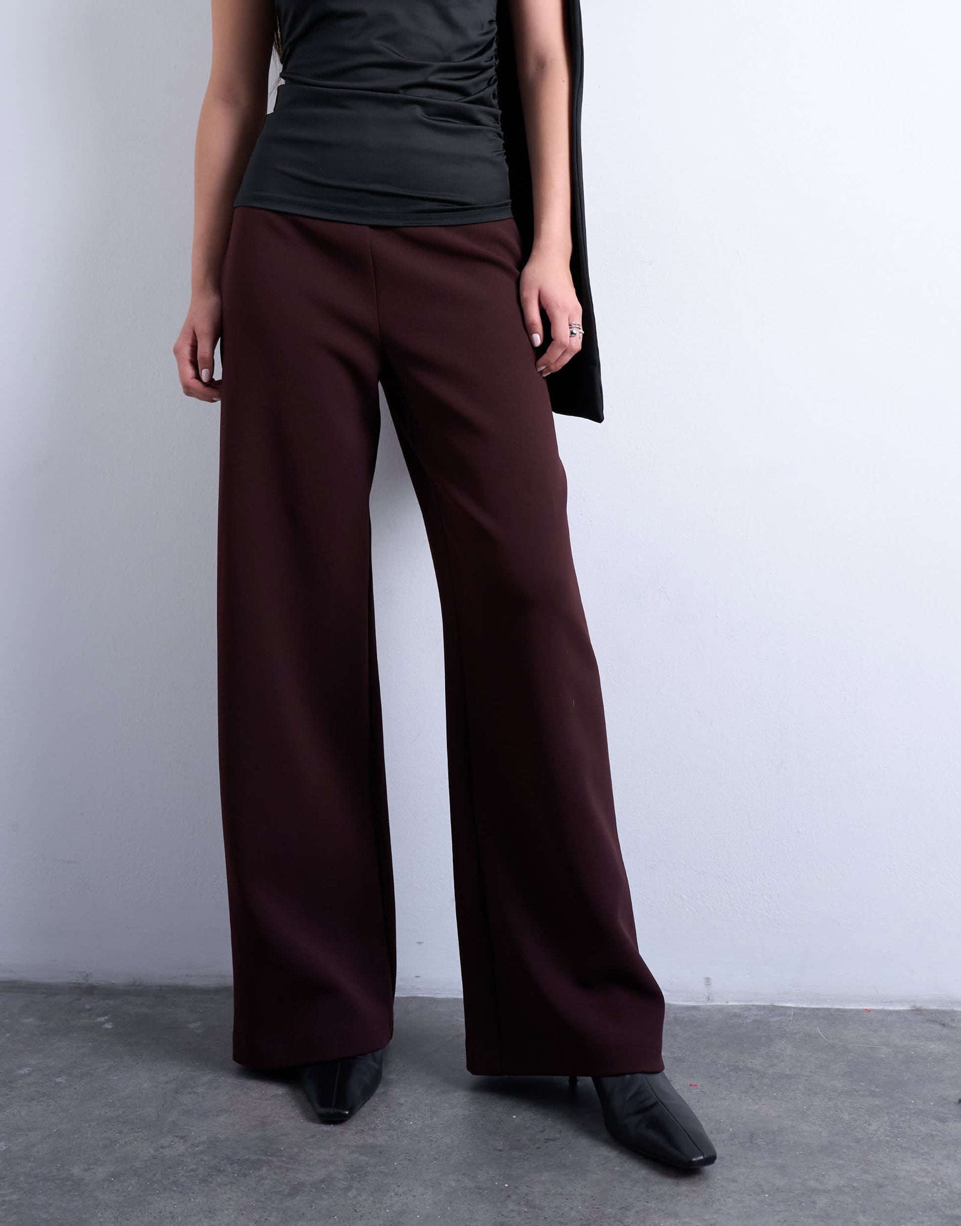 Topshop clean pull on tailored trouser in burgundy