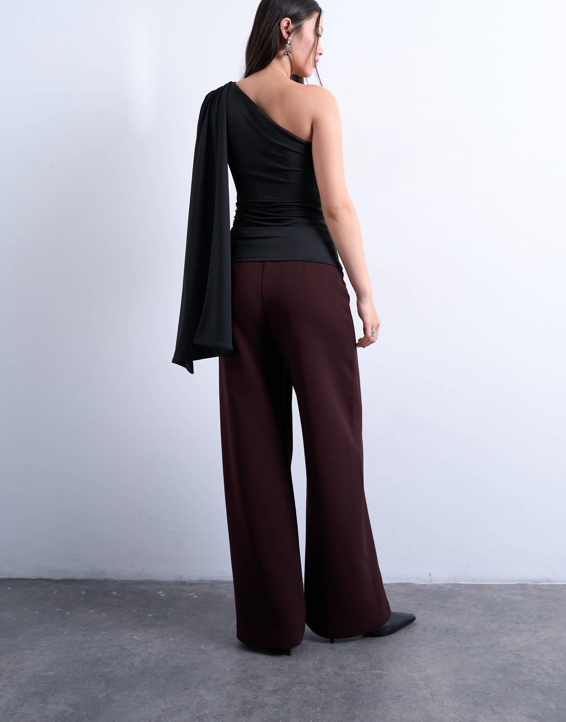 Topshop clean pull on tailored trouser in burgundy