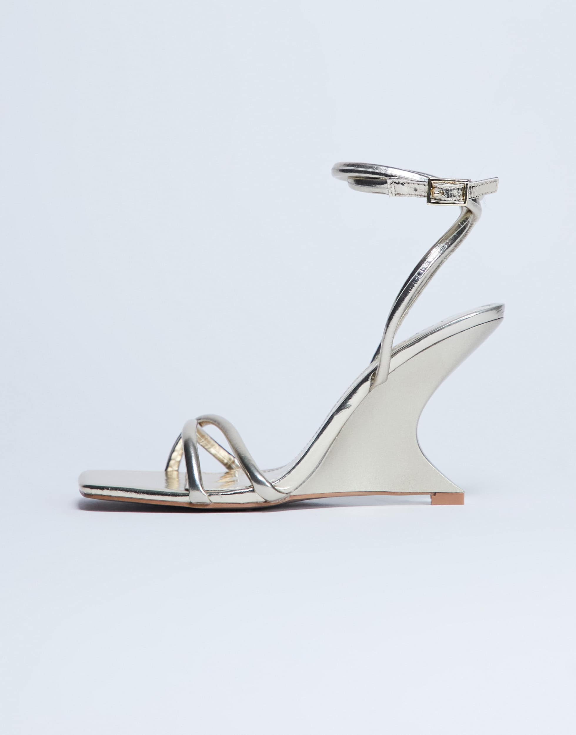 Sandales compensées sculptées Alexa de Topshop, couleur or