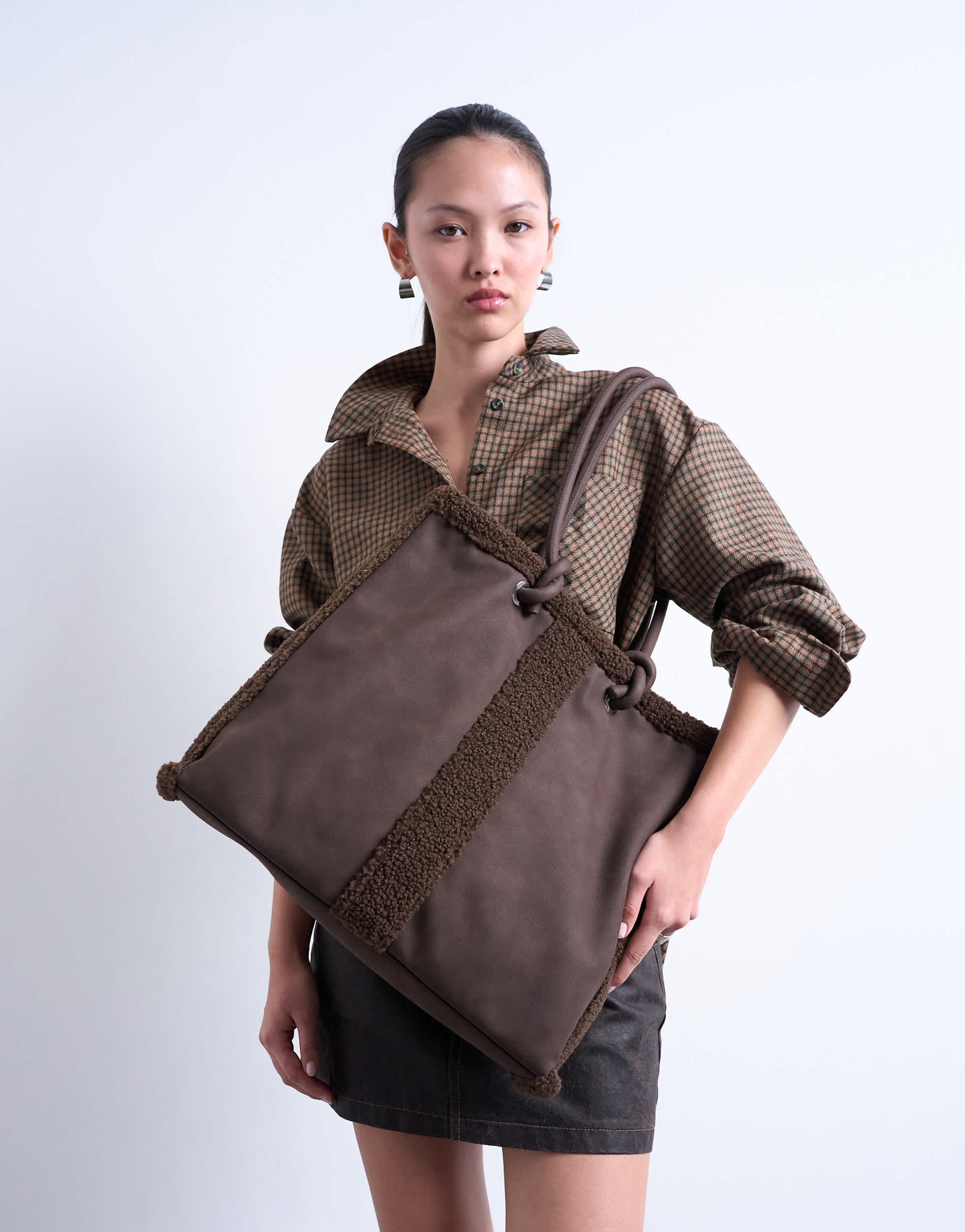Topshop Tate shearling tote bag in chocolate