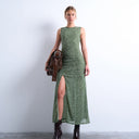 Topshop gerafftes, gepunktetes Maxikleid in Grün