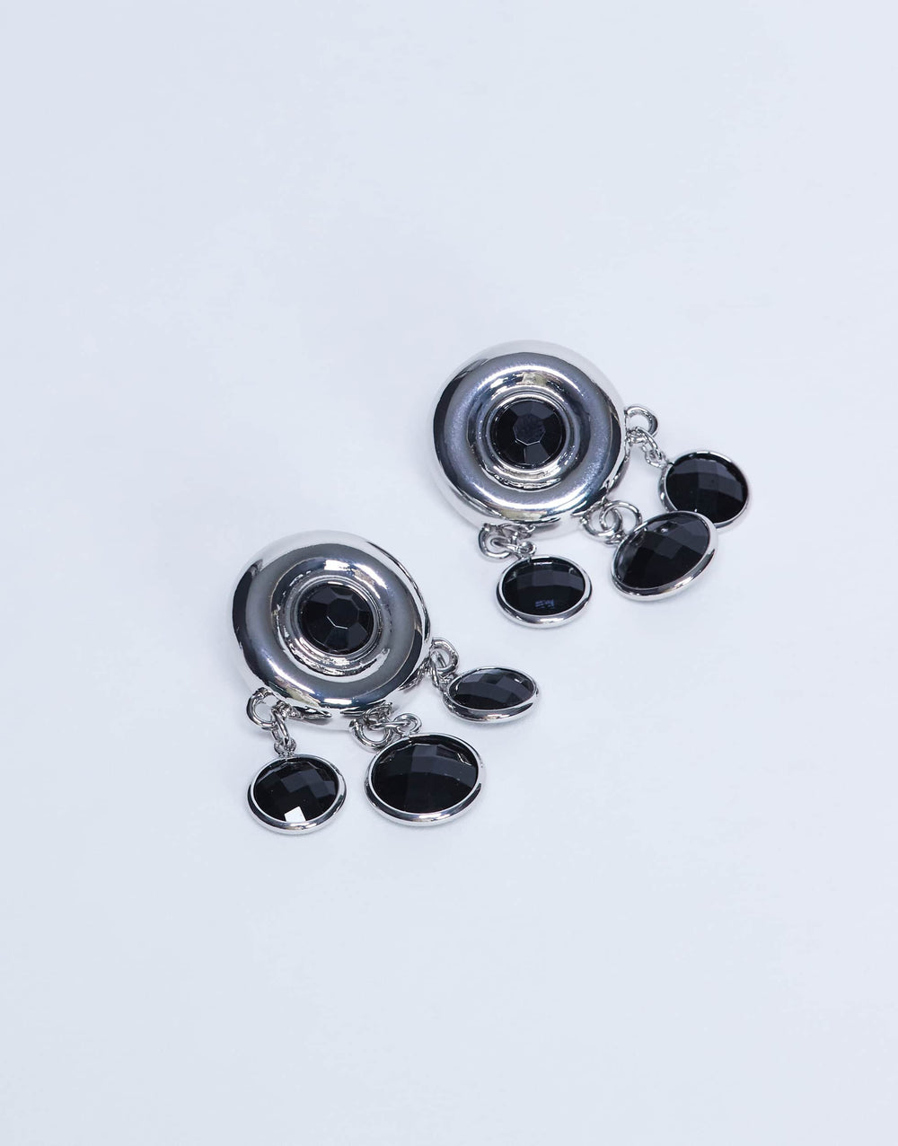 Boucles d'oreilles pendantes Becca de Topshop, argentées et noires