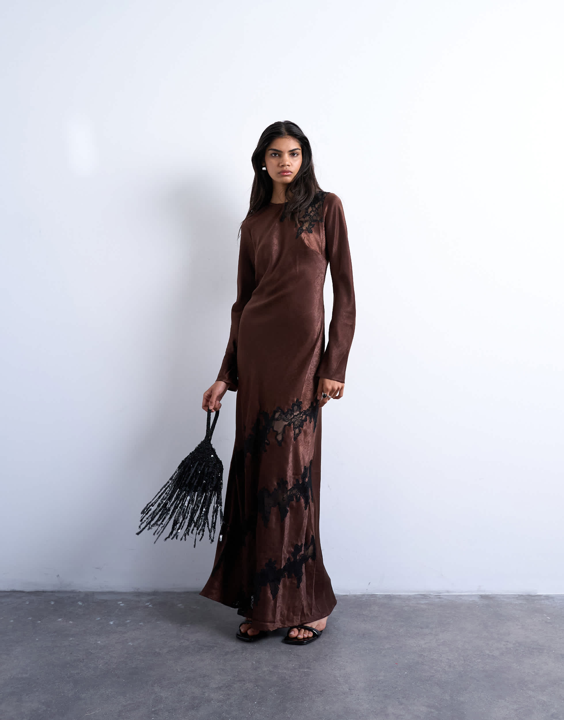 Topshop Maxikleid mit langen Ärmeln und Cutwork-Spitzeneinsatz in Schokoladenbraun