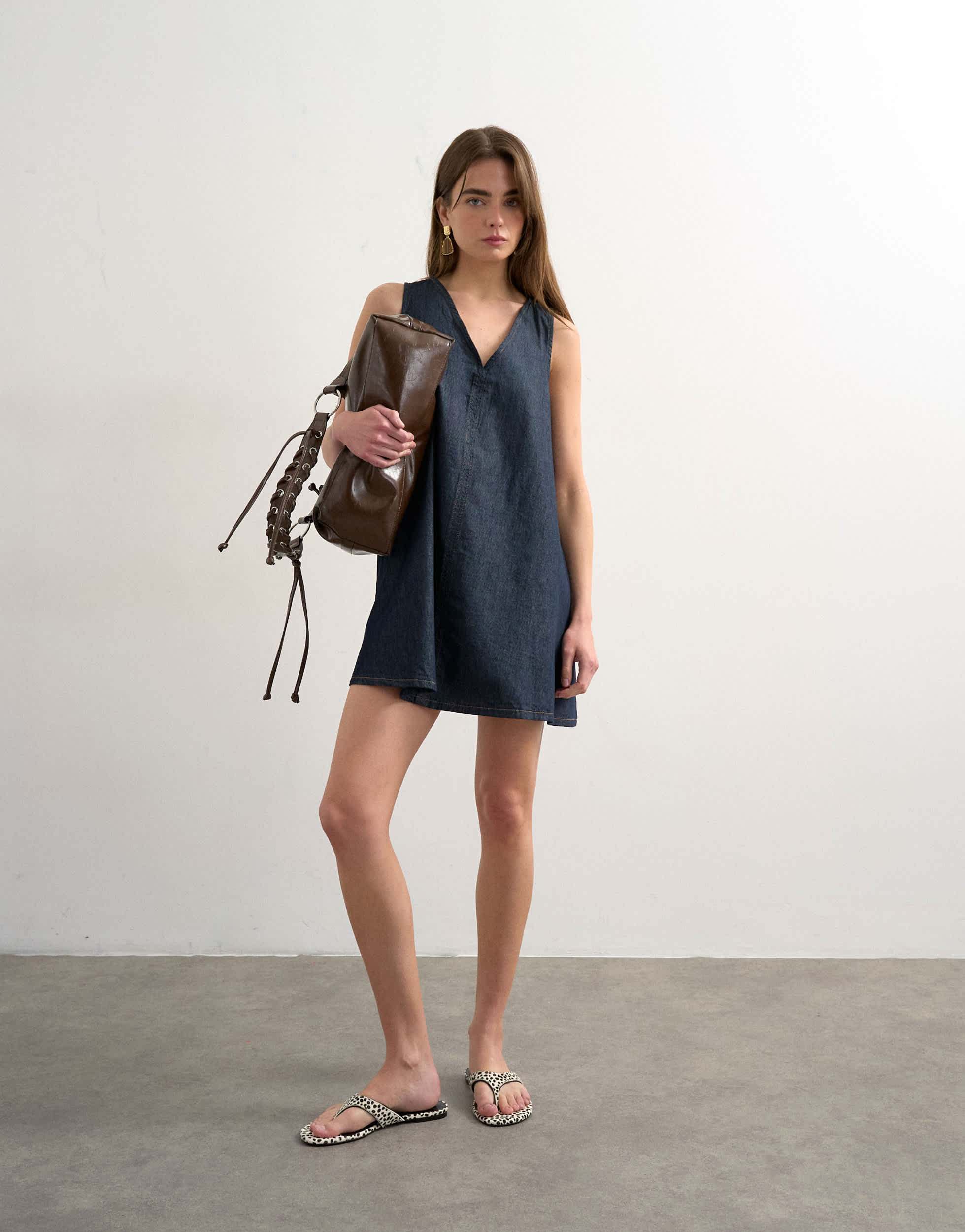 Topshop denim mini v -neck shift dress in indigo rinse