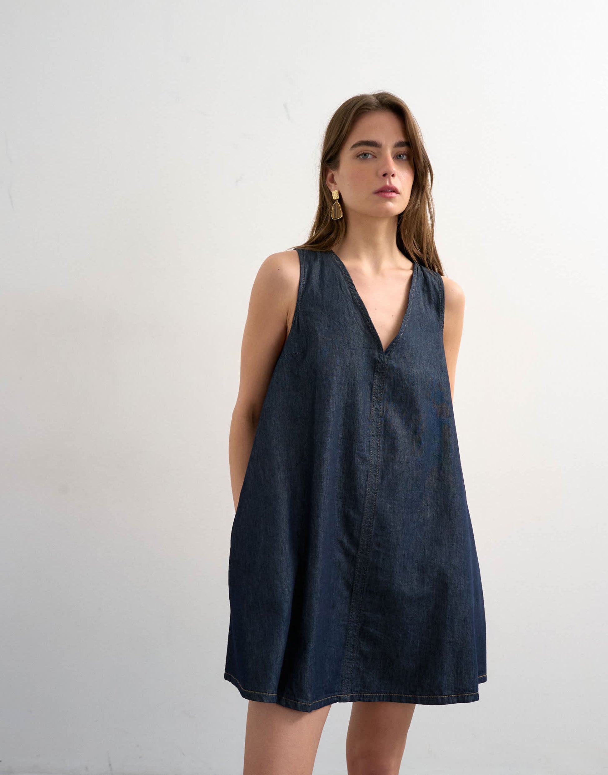 Topshop denim mini v -neck shift dress in indigo rinse