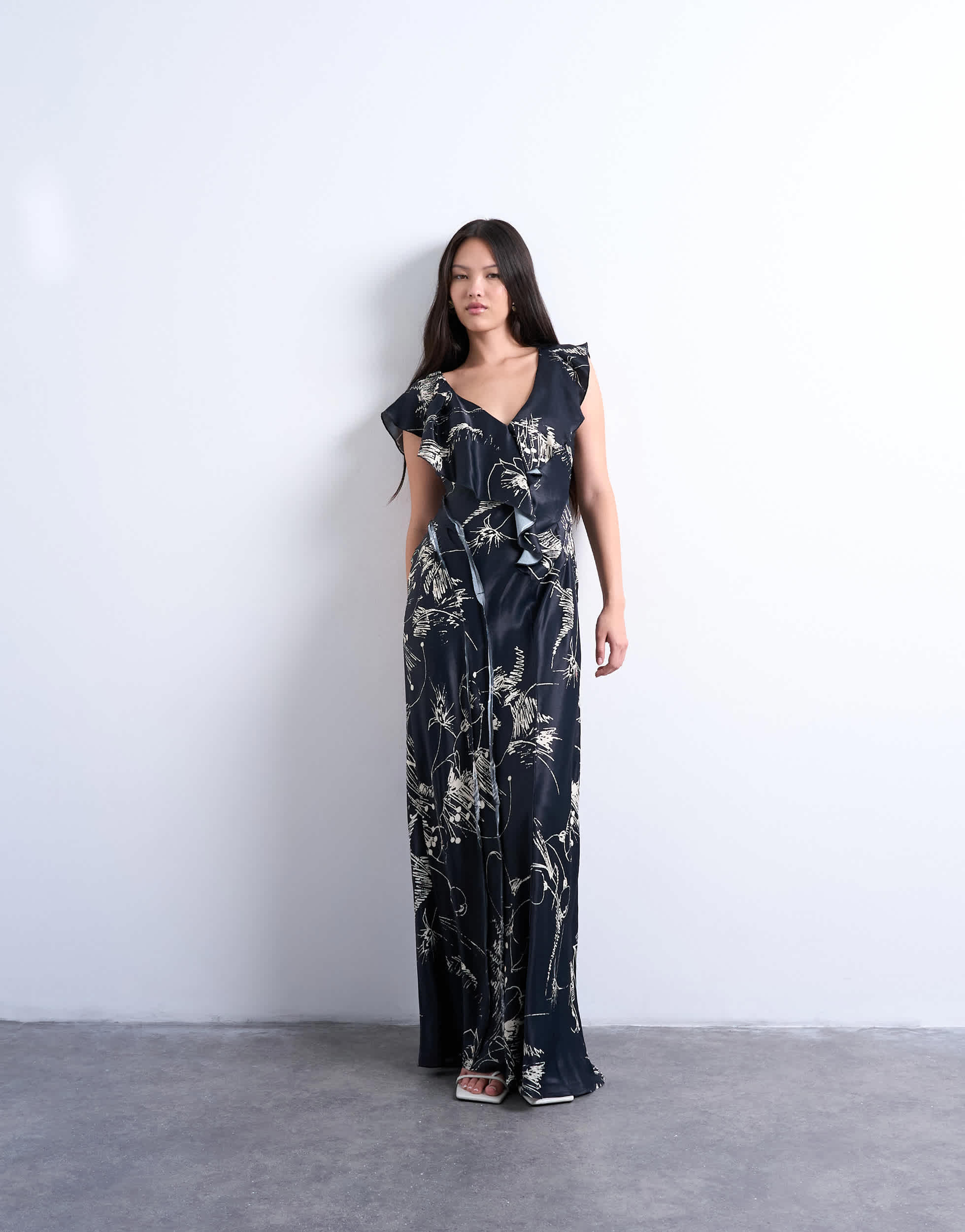 Topshop Maxikleid mit Rüschen und geschwungenem Blumenmuster