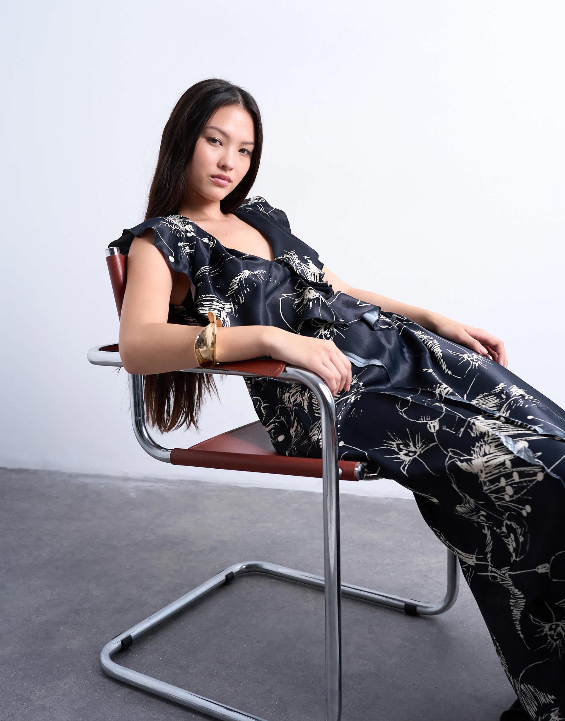 Topshop raw seemed frill maxi dress in mono winding floral