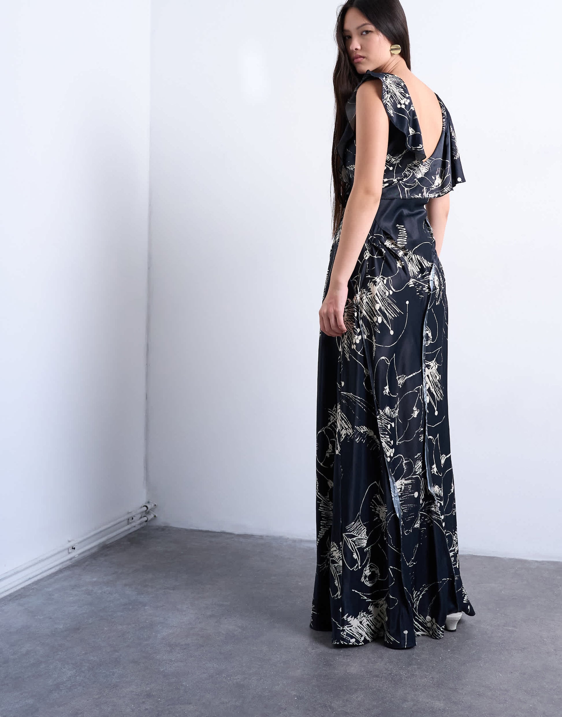 Topshop raw seemed frill maxi dress in mono winding floral