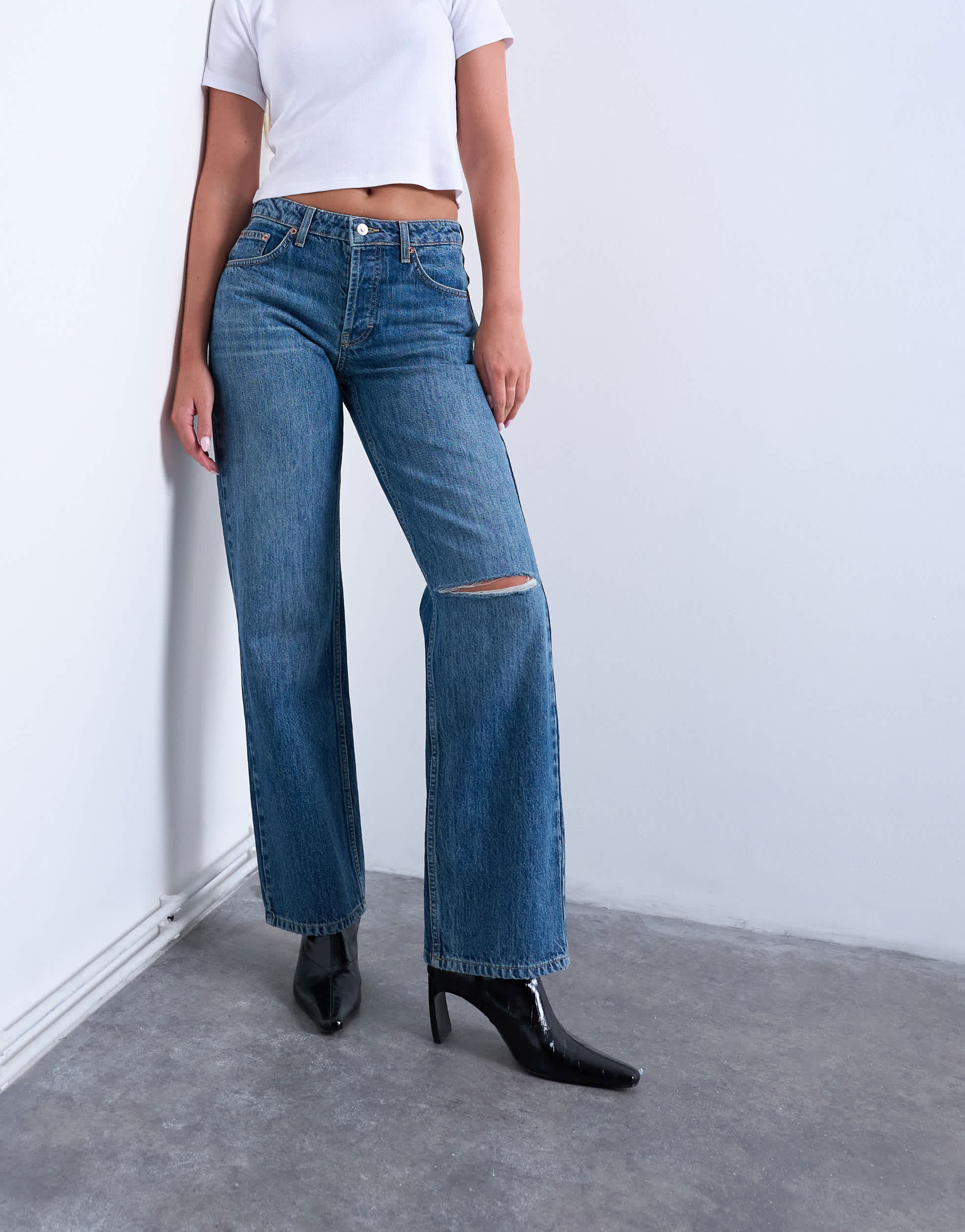 Jean Topshop Hourglass Ember taille basse, coupe droite, déchirure au genou, bleu vintage