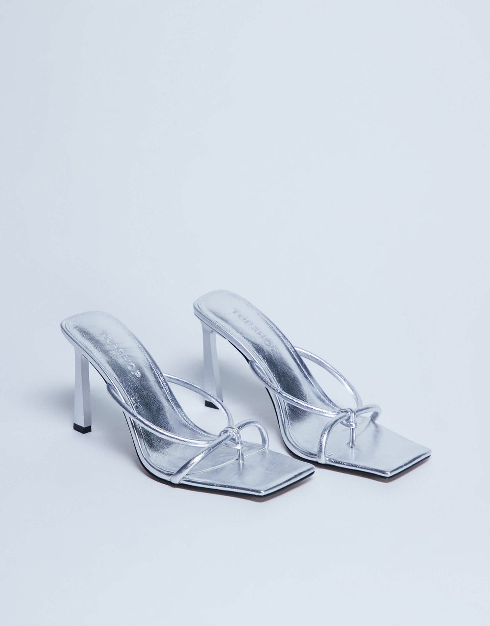 Topshop Flora Riemchen-Zehenschleifen-Pumps in Silber
