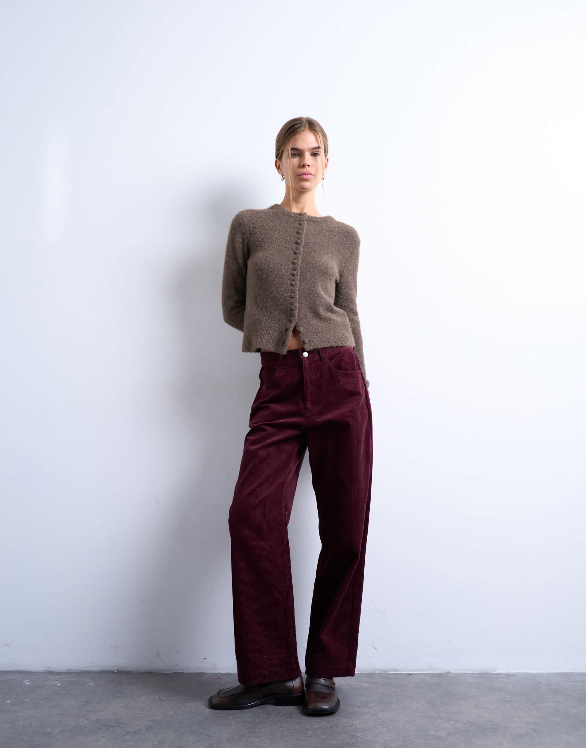 Topshop Cordhose, lässig und tief sitzend, in Burgunderrot