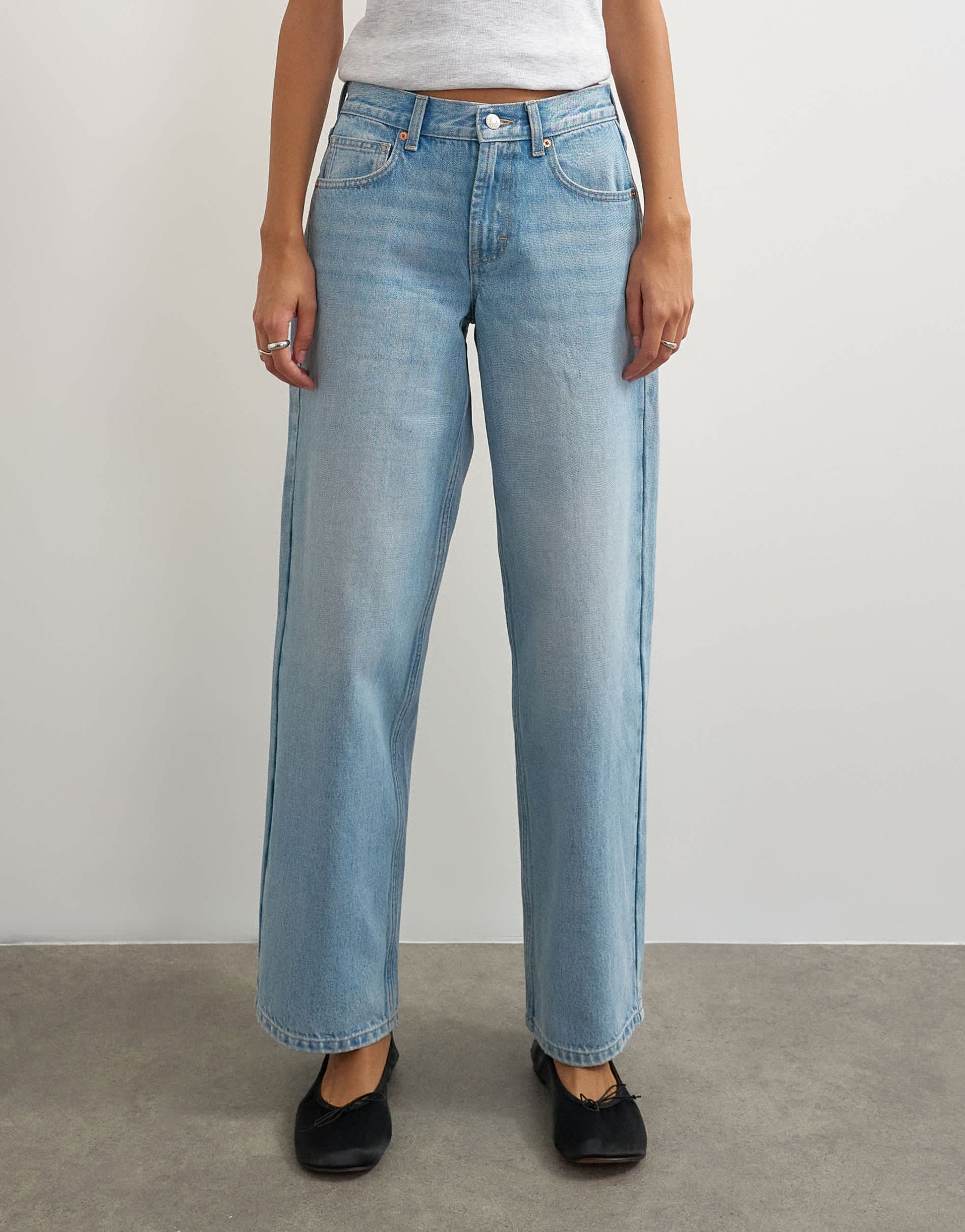 Topshop Cinch low rise relaxed jean in bleach